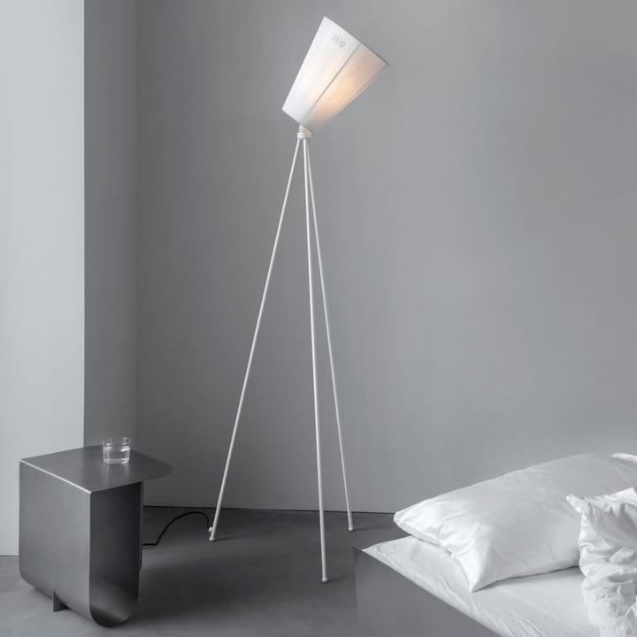 Stojak na lampę podłogową Oslo Wood, Matowa biel Northern