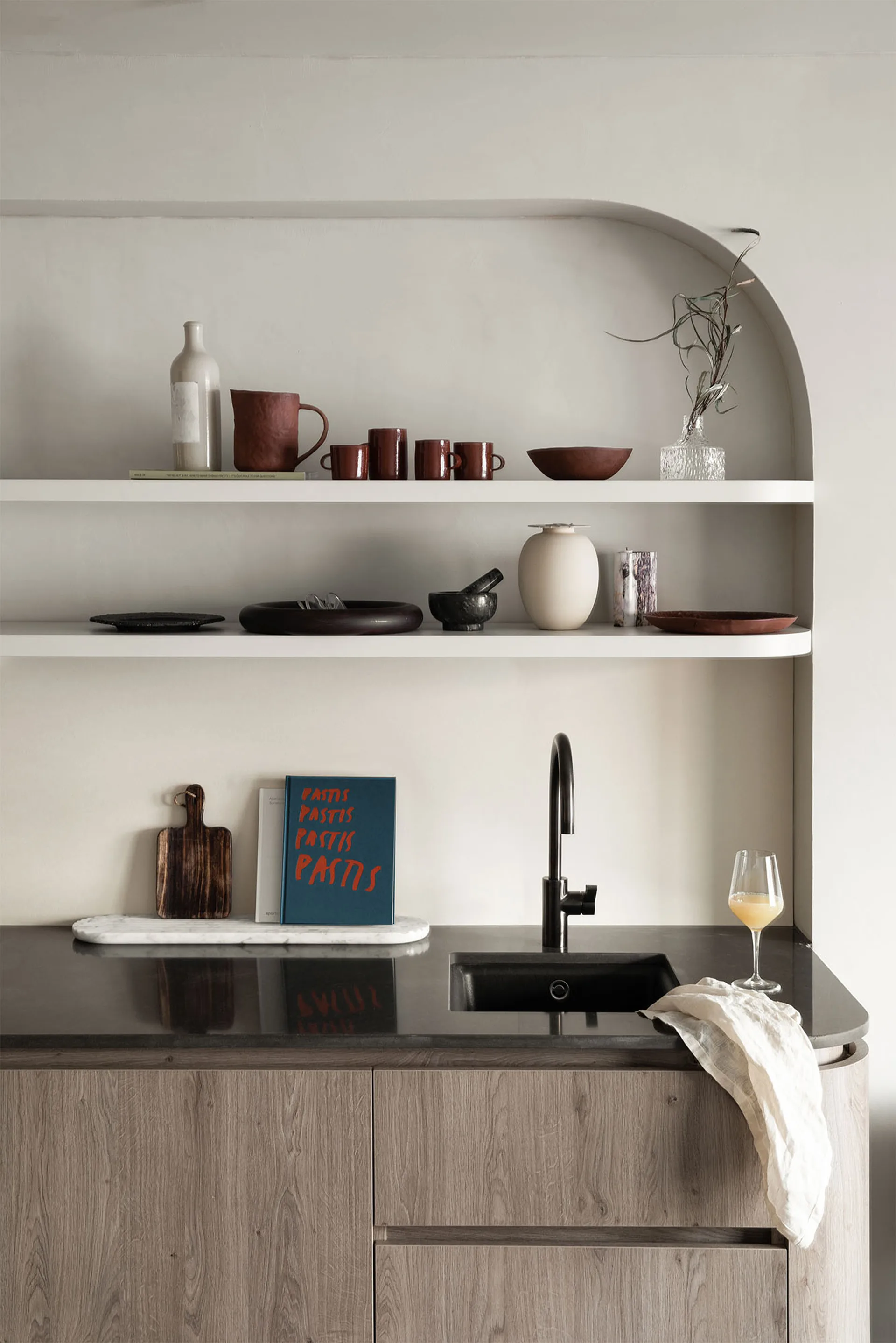 Taca Podium 65 cm, Biały marmur mieszany Northern