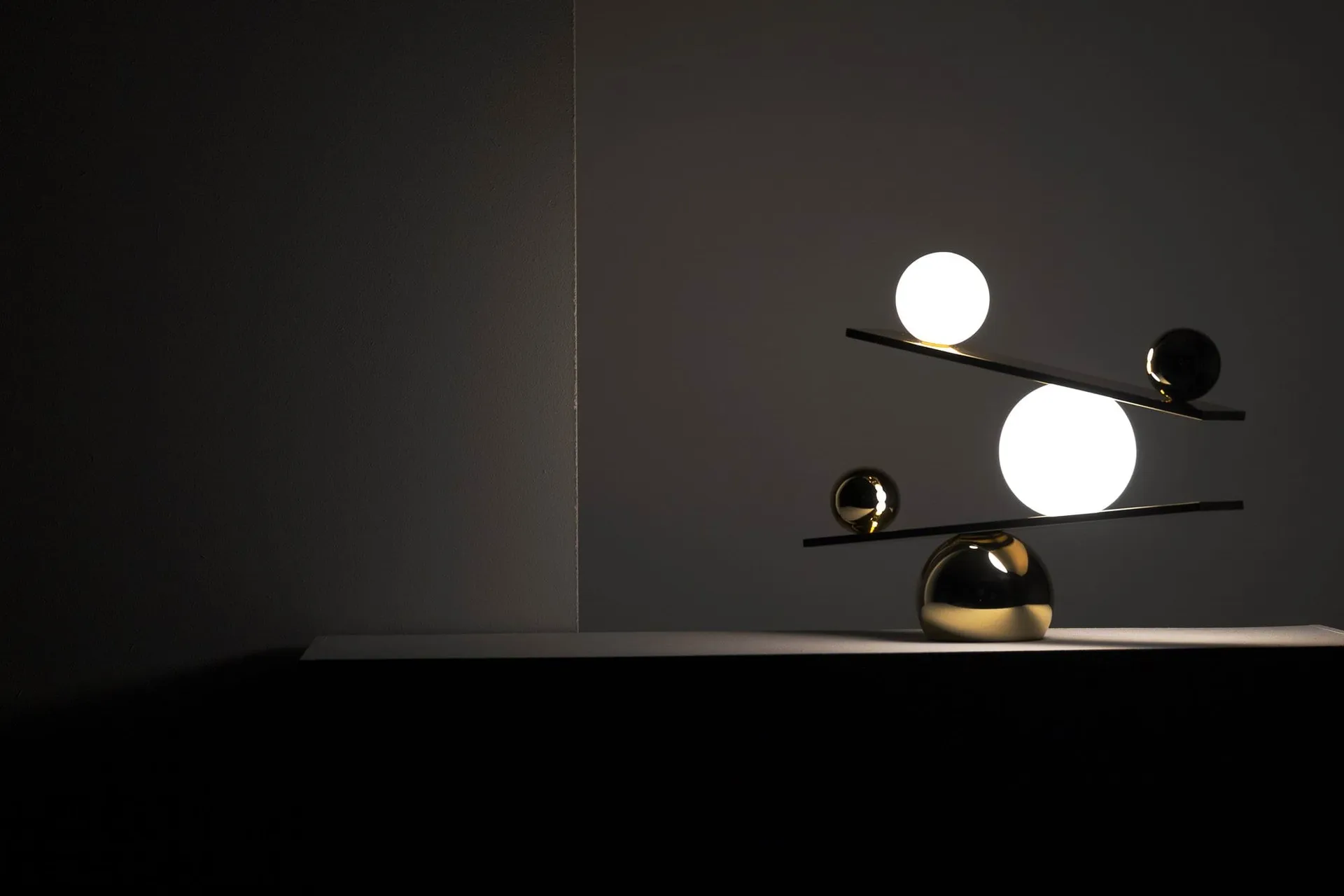 Lampa stołowa Balance, Brass, v2 Oblure