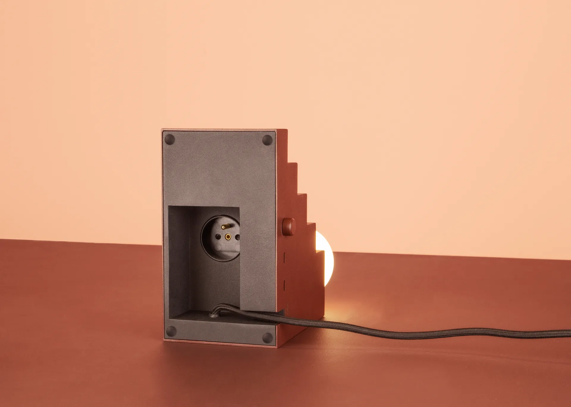 Lampa stołowa Stair, Głęboka czerwień Oblure