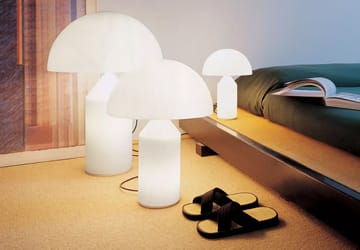 Atollo średni 237 lampa stołowa szkło - opal, medium - Oluce