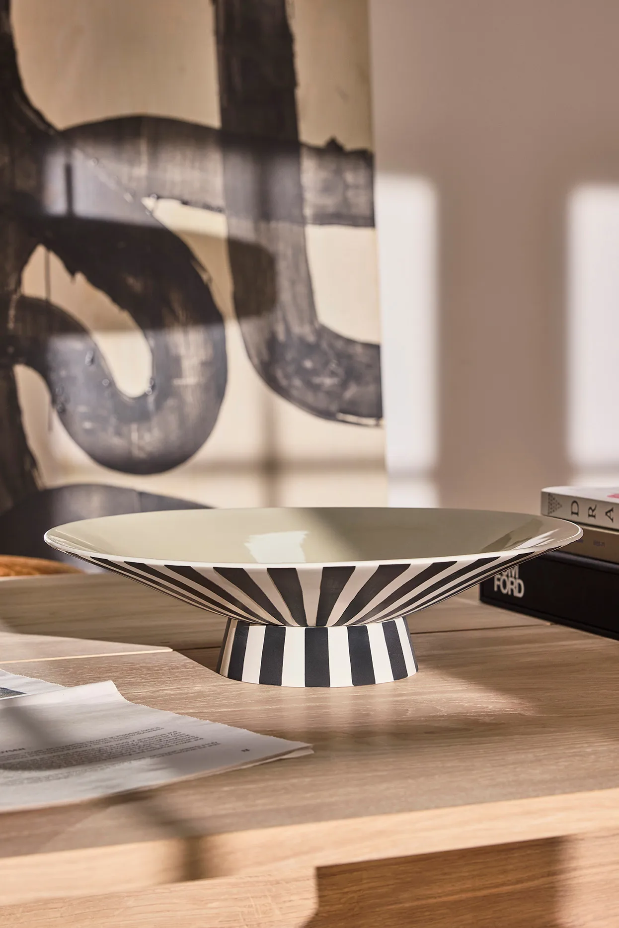 Dekoracja na stół Toppu niska Ø39x10,5 cm, Vanilla-black-white OYOY