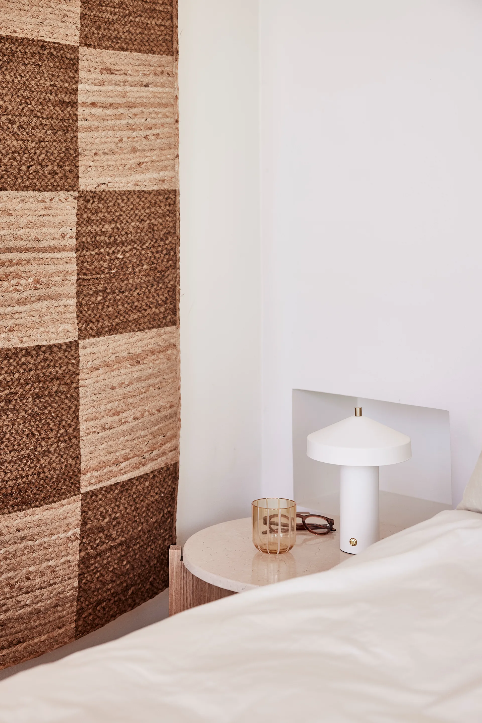 Marmurowy stolik kawowy Lune Ø50 cm, Natur-white OYOY