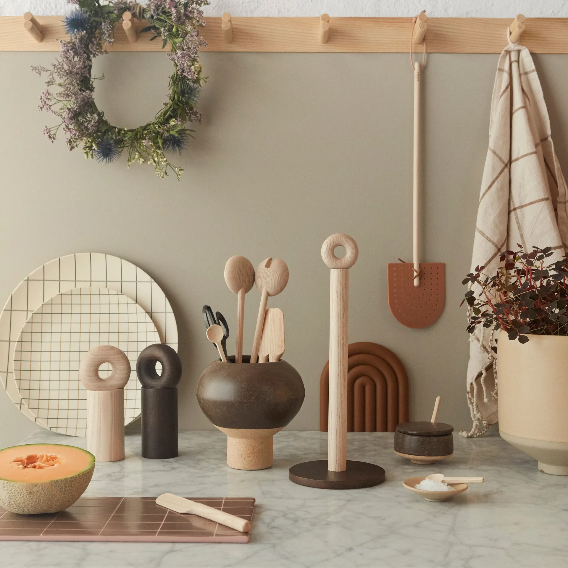 Młynek do przypraw Hoop, Dark OYOY