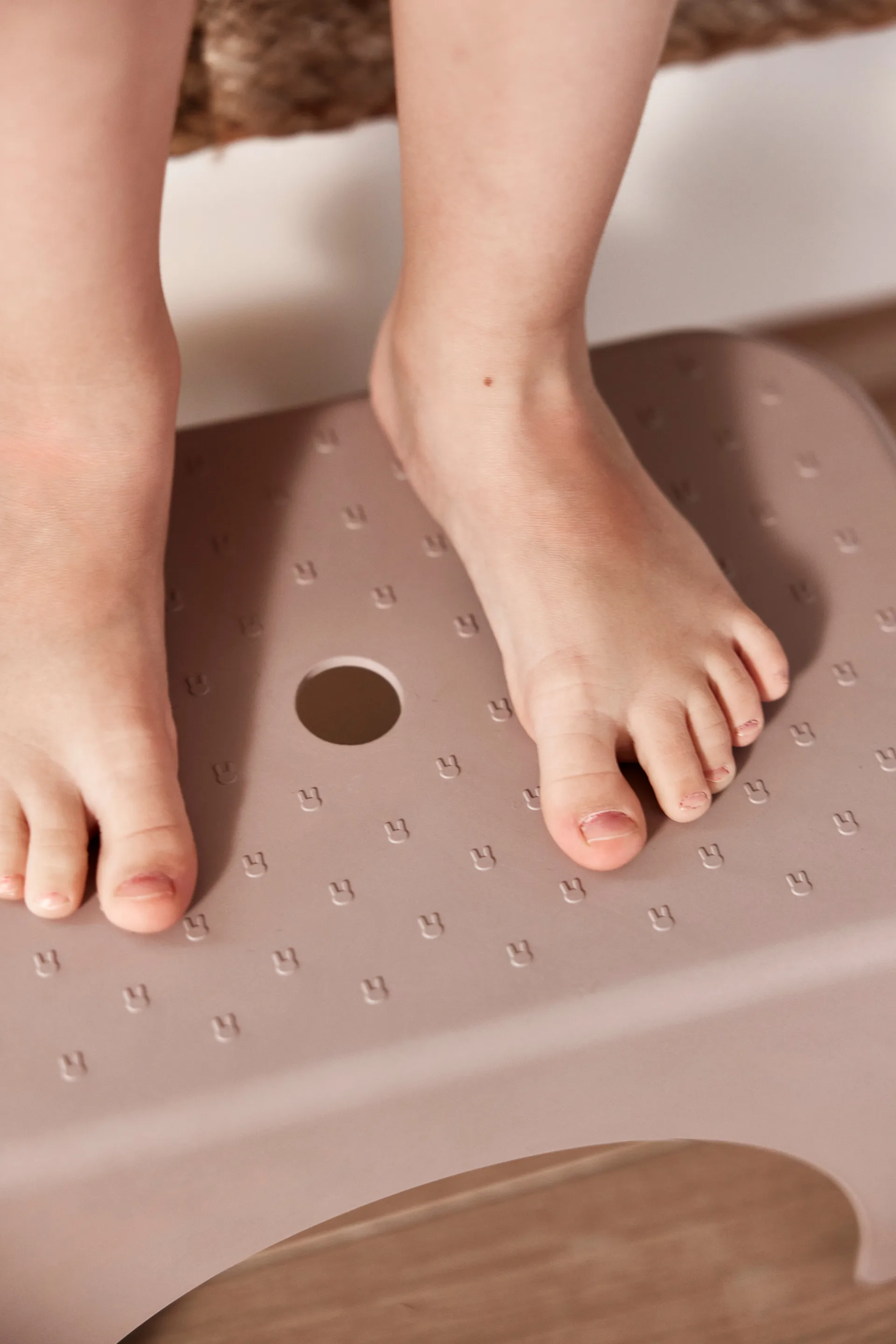 Taboret Rabbit H18 cm, Clay OYOY