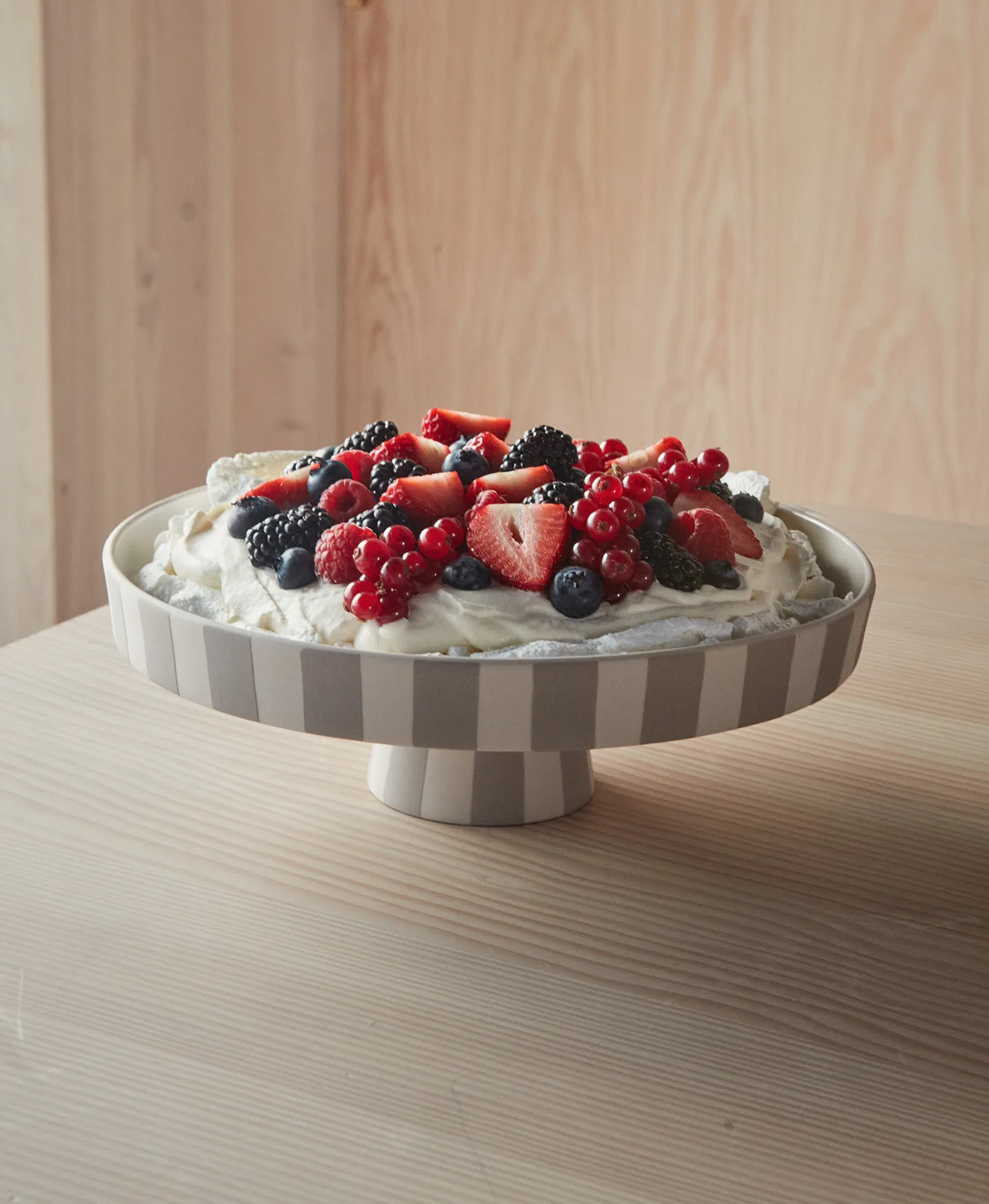 Toppu talerz do serwowania duży Ø27 cm, Clay OYOY