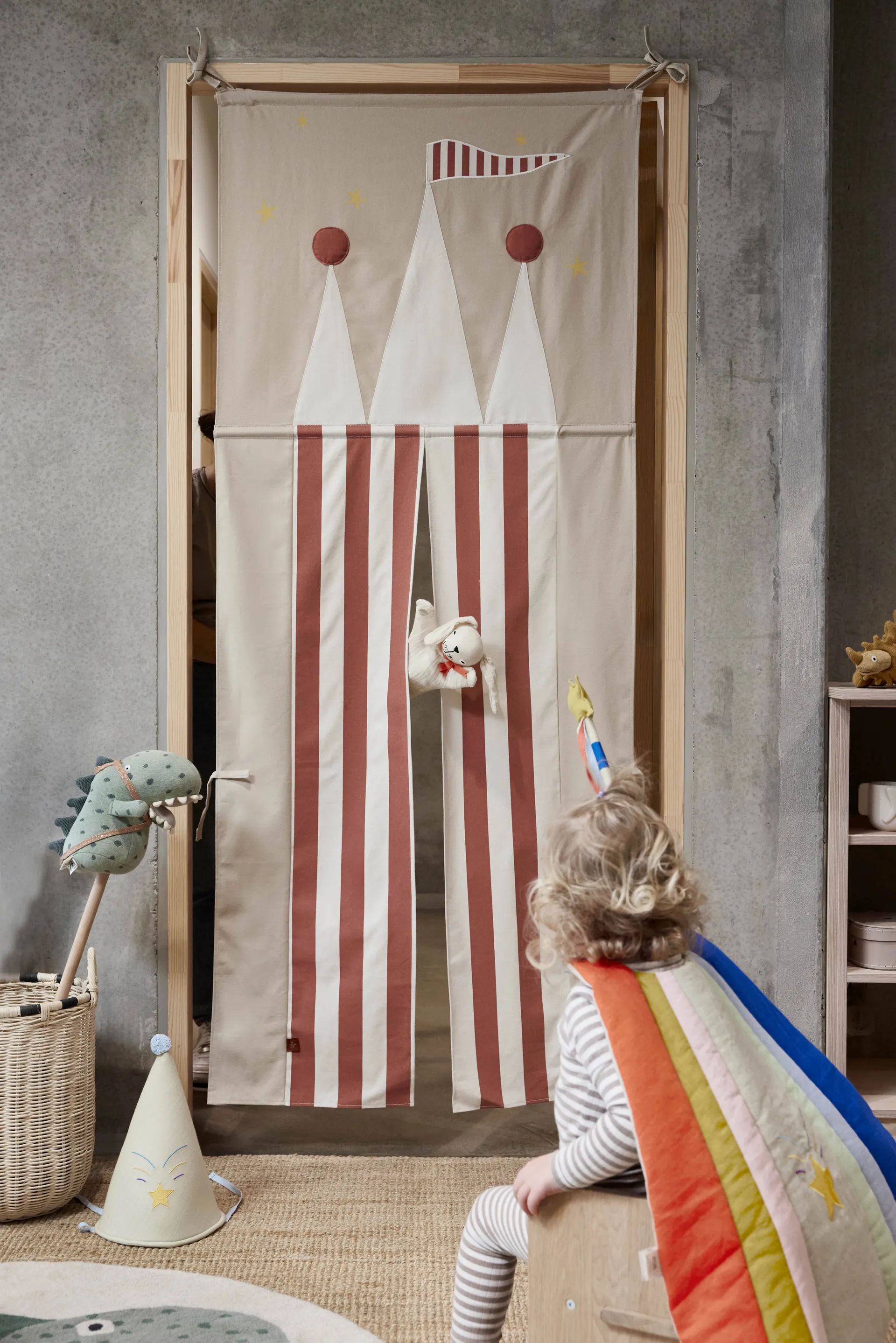 Zasłona na drzwi Slott 78x190 cm, Clay-red OYOY