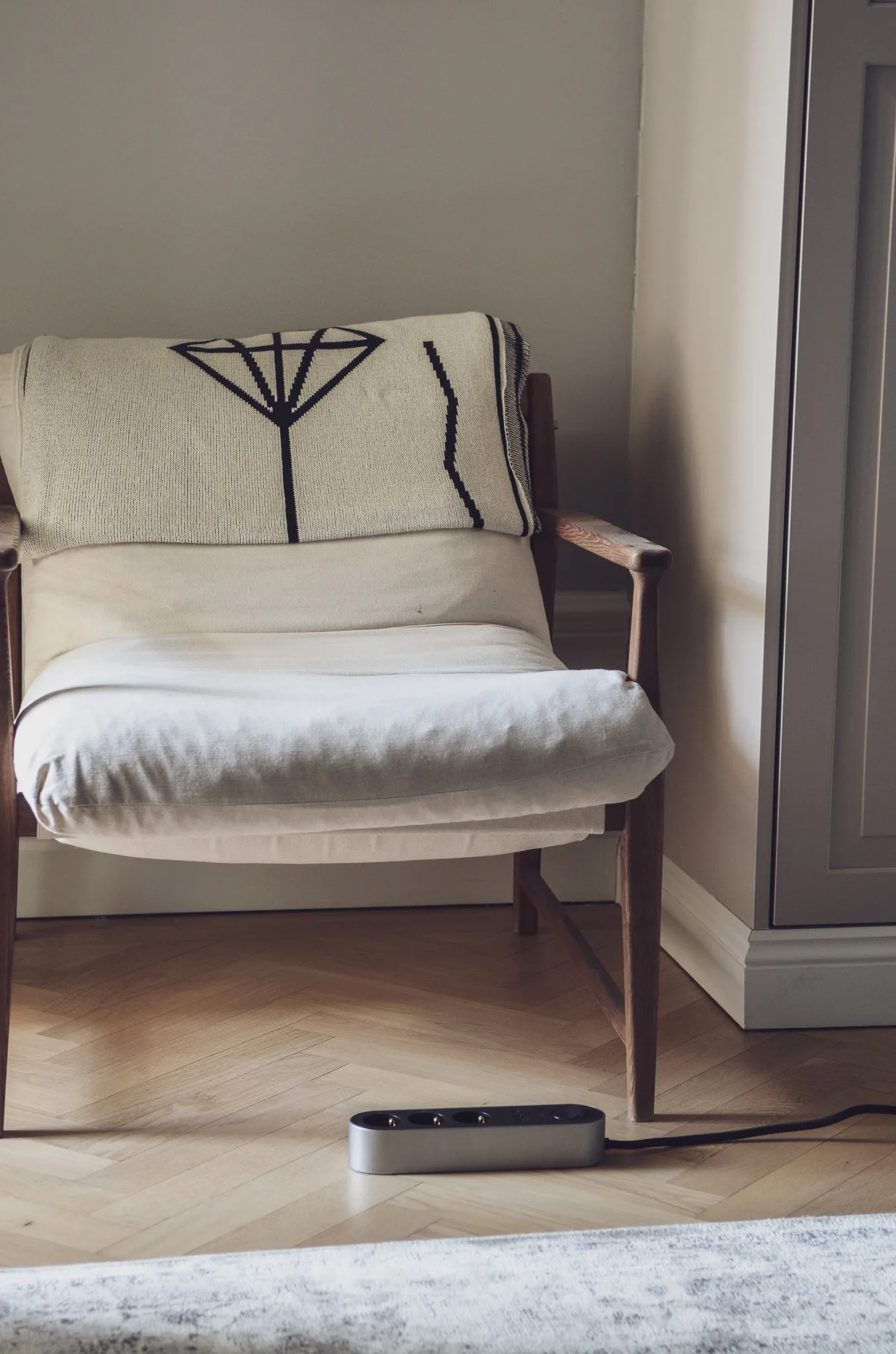 Przedłużacz Edgar Power Bar, Satin aluminium palett3