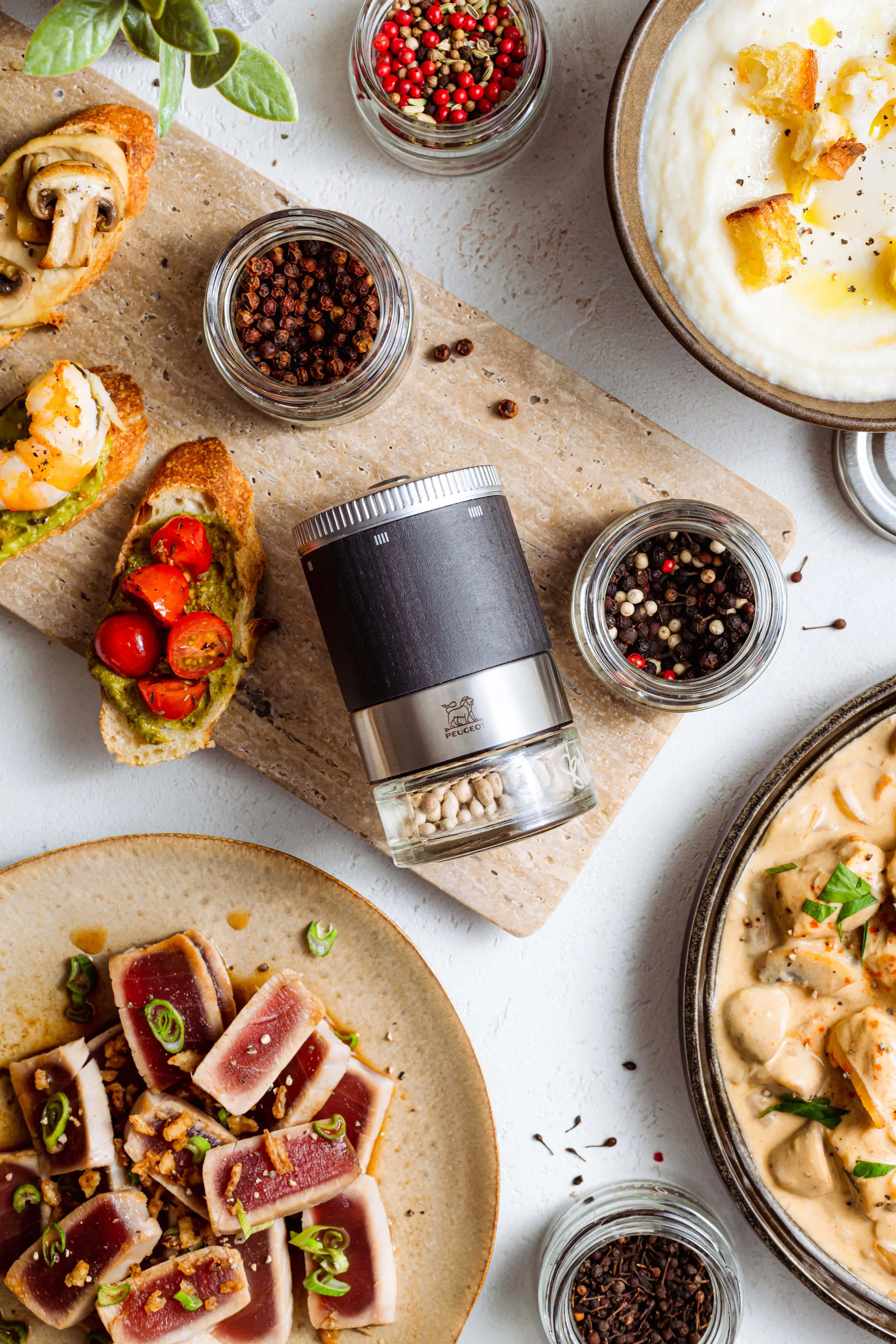 Młynek do pieprzu Maestro 11 cm + 3 rodzaje pieprzu, Graphite Peugeot