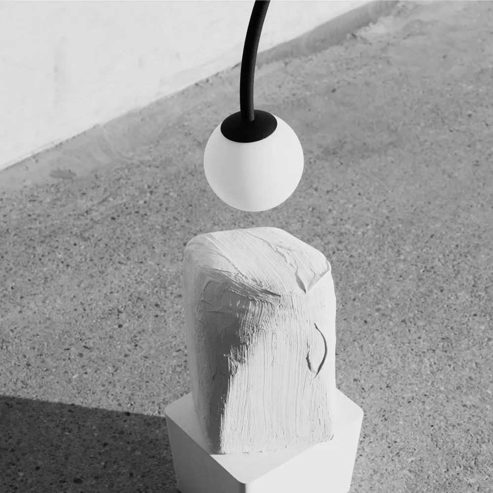 Bounce 169 lampa wisząca, szkło czarne, opalowe Pholc