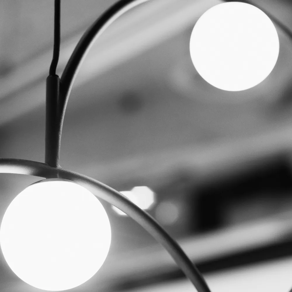 Bounce 169 lampa wisząca, szkło czarne, opalowe Pholc