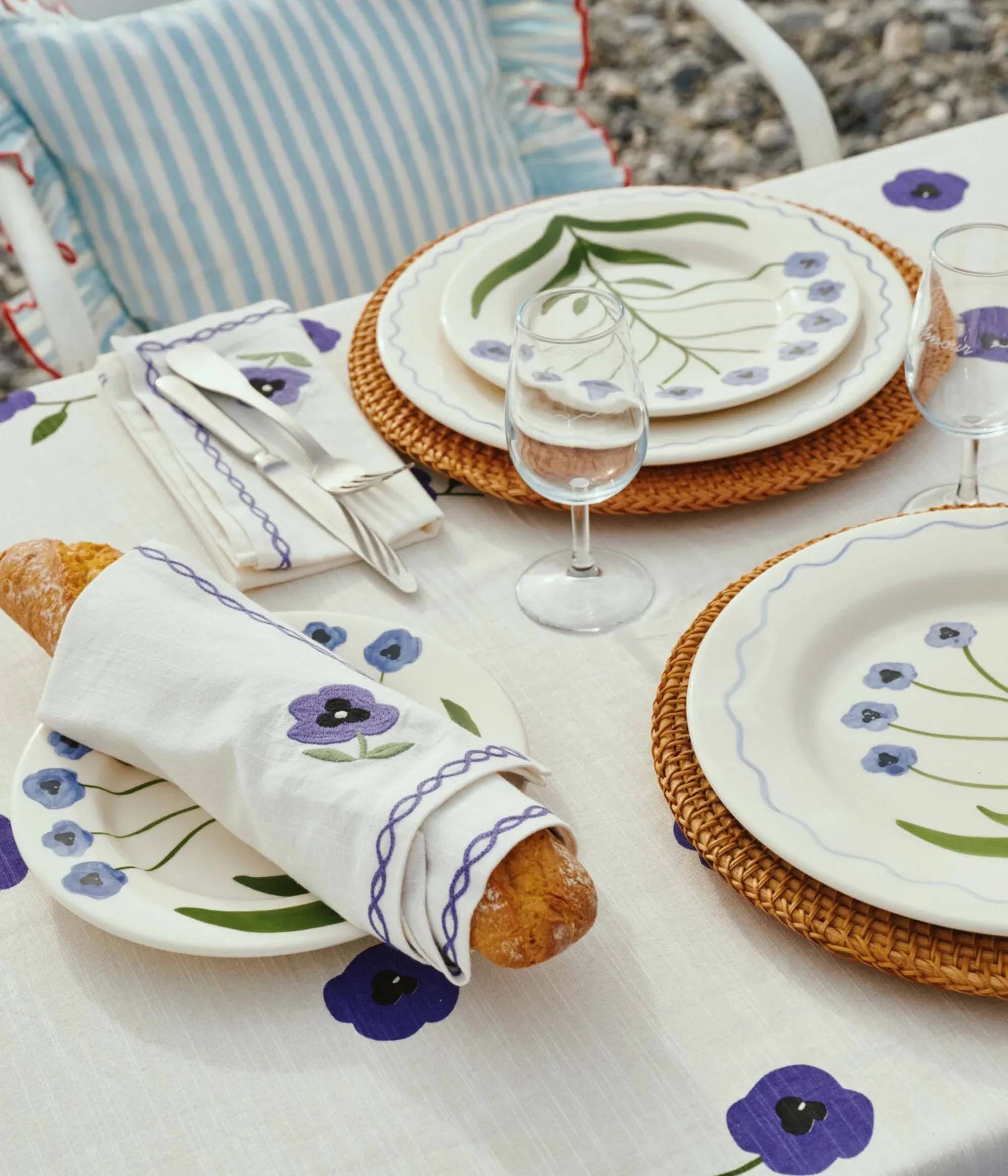 Madelen Möllard Pansy talerz sałatkowy, Blue, 22 cm Pick a Poppy