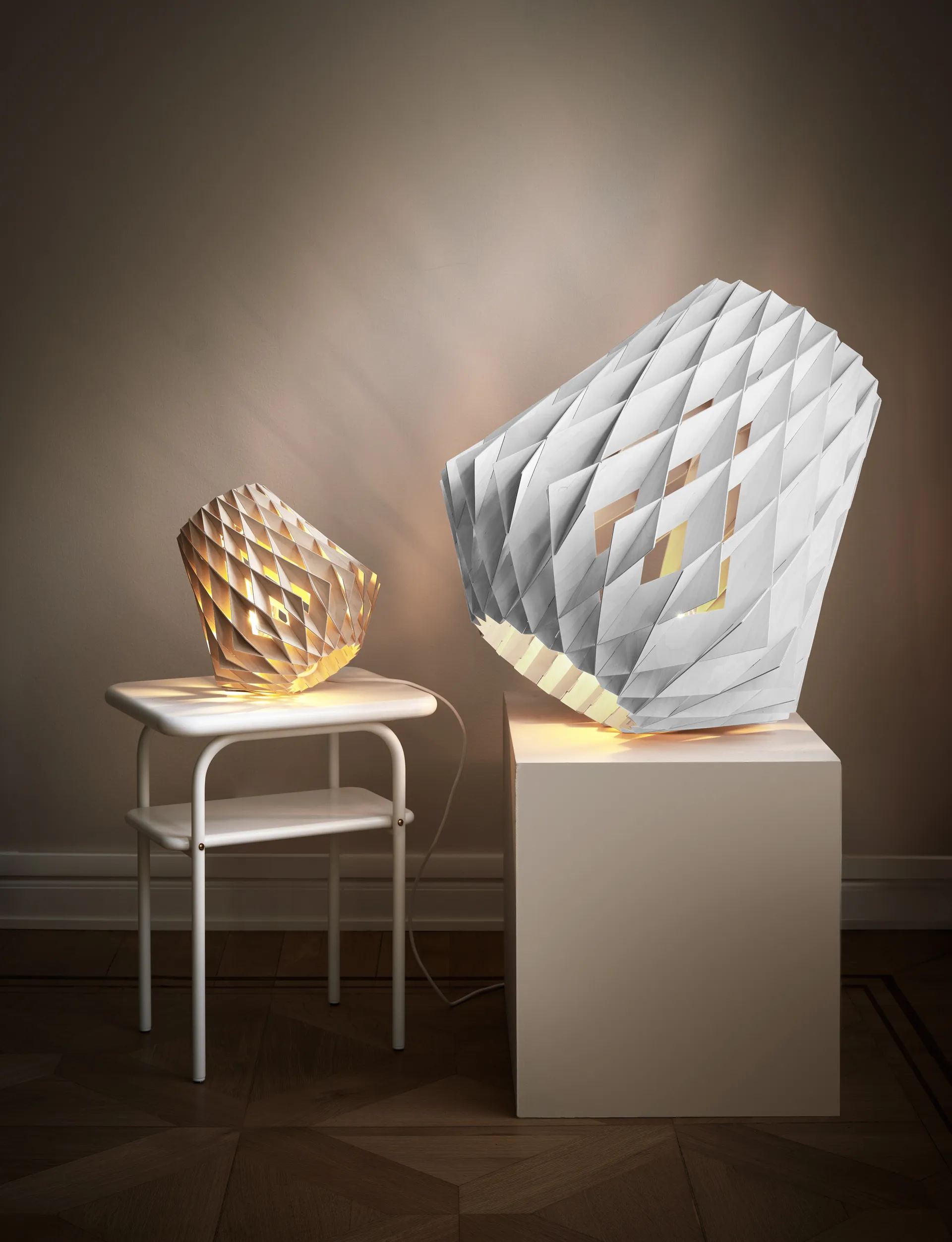 Lampa podłogowa Pilke Signature Ø64 cm, Biały Pilke