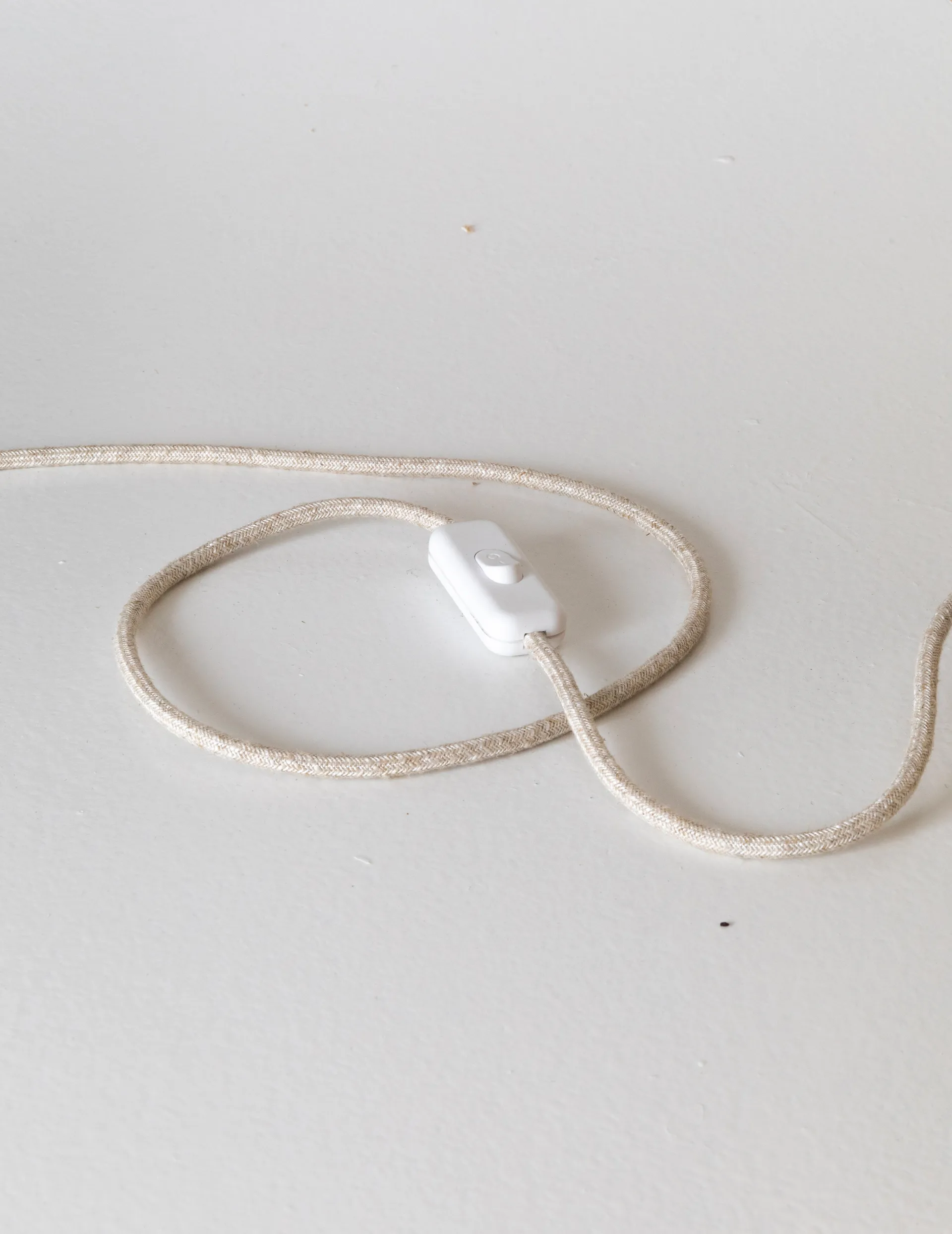 Signature 25 lampa stołowa, Amber-brzoza, Ø28×34 cm Pilke