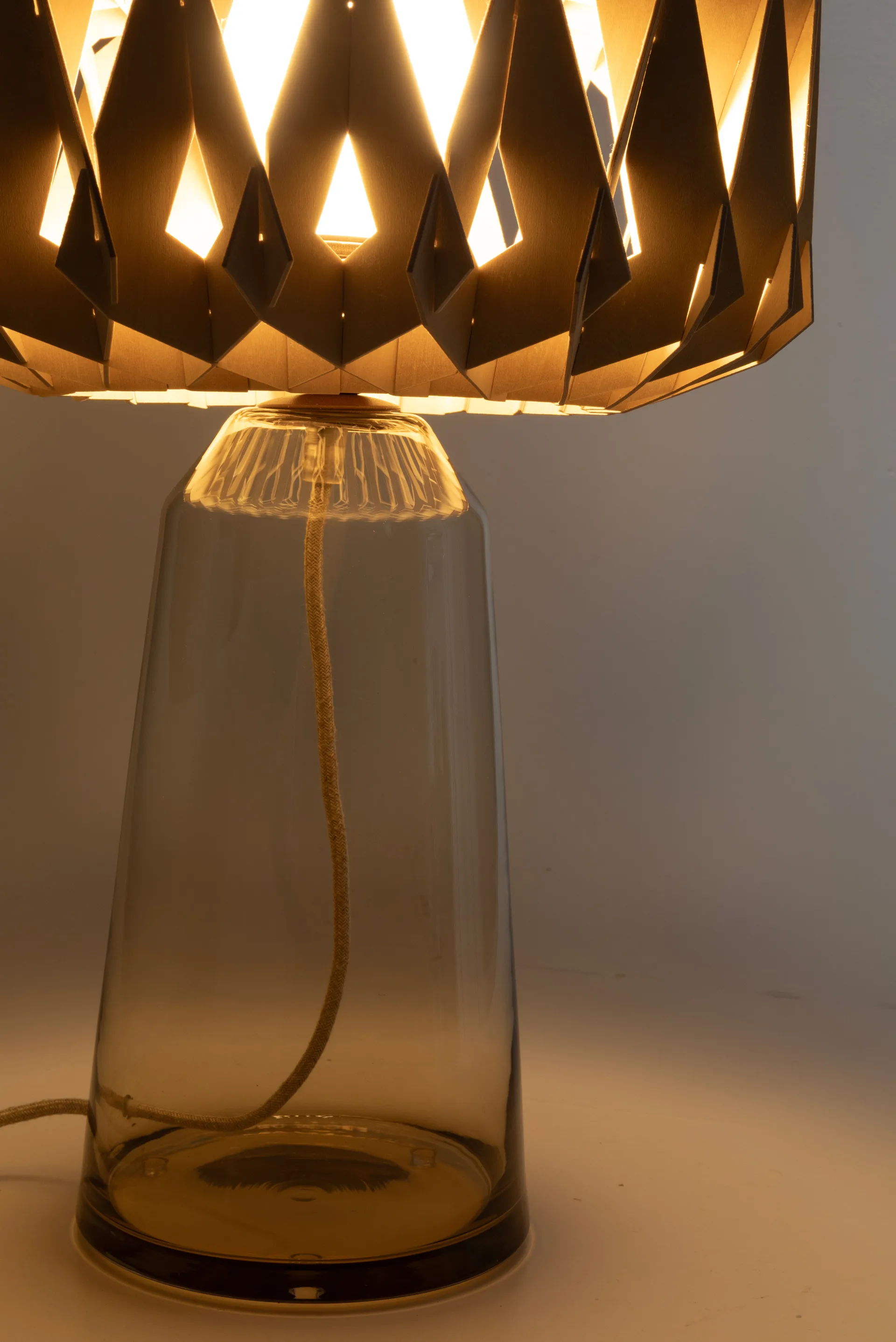 Signature 35 lampa stołowa, Amber-brzoza, Ø36,5×53 cm Pilke