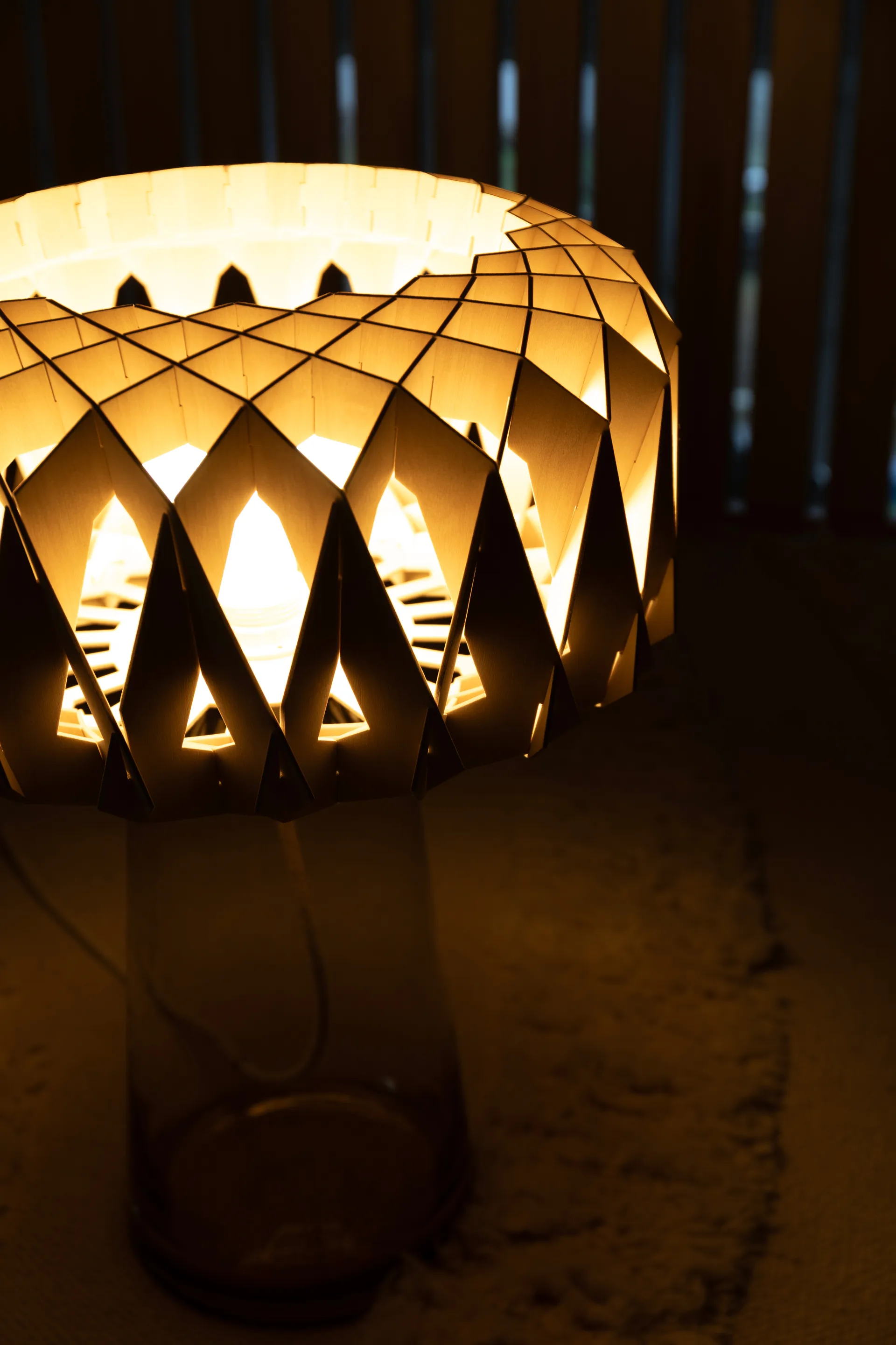 Signature 35 lampa stołowa, Amber-brzoza, Ø36,5×53 cm Pilke