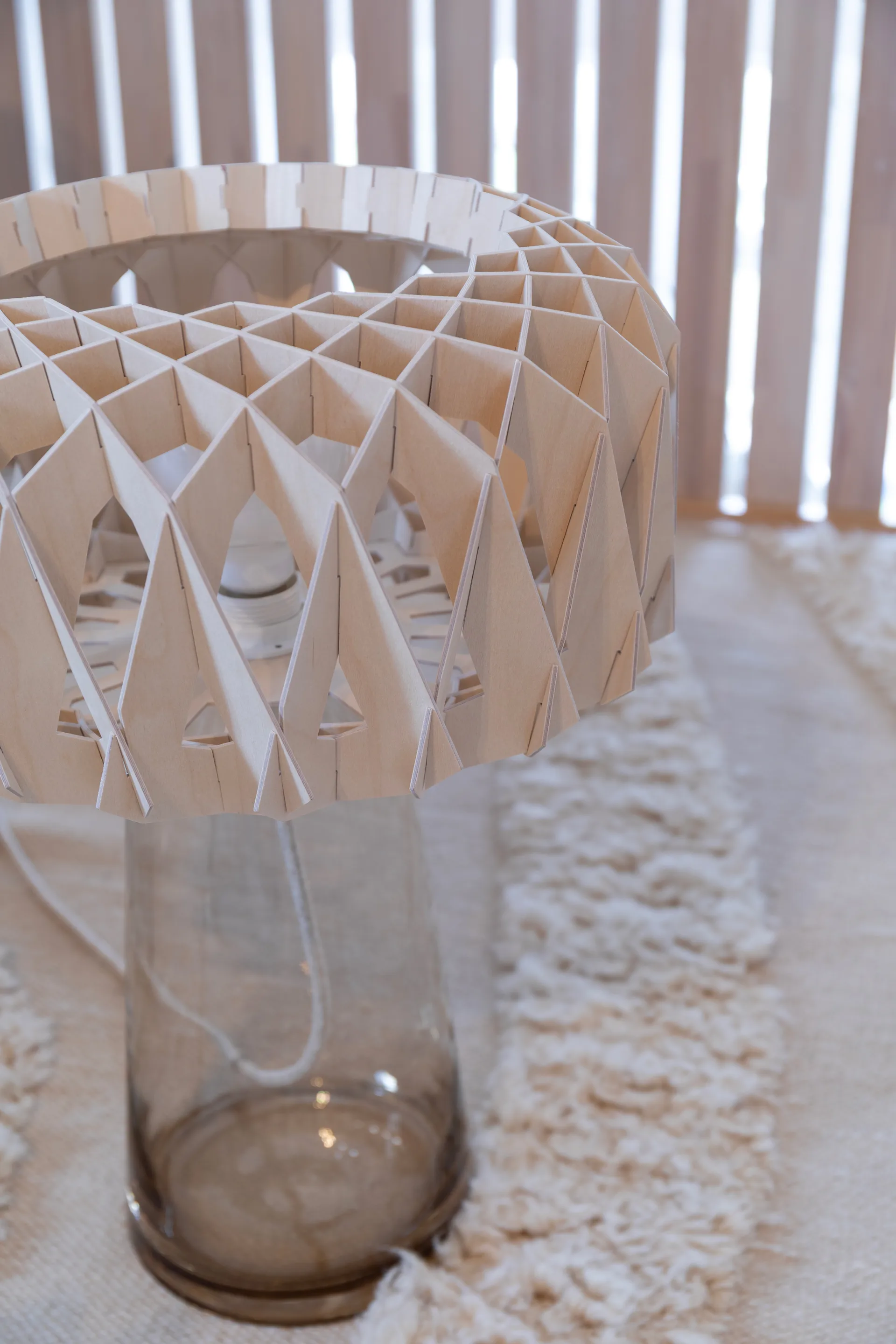 Signature 35 lampa stołowa, Amber-brzoza, Ø36,5×53 cm Pilke