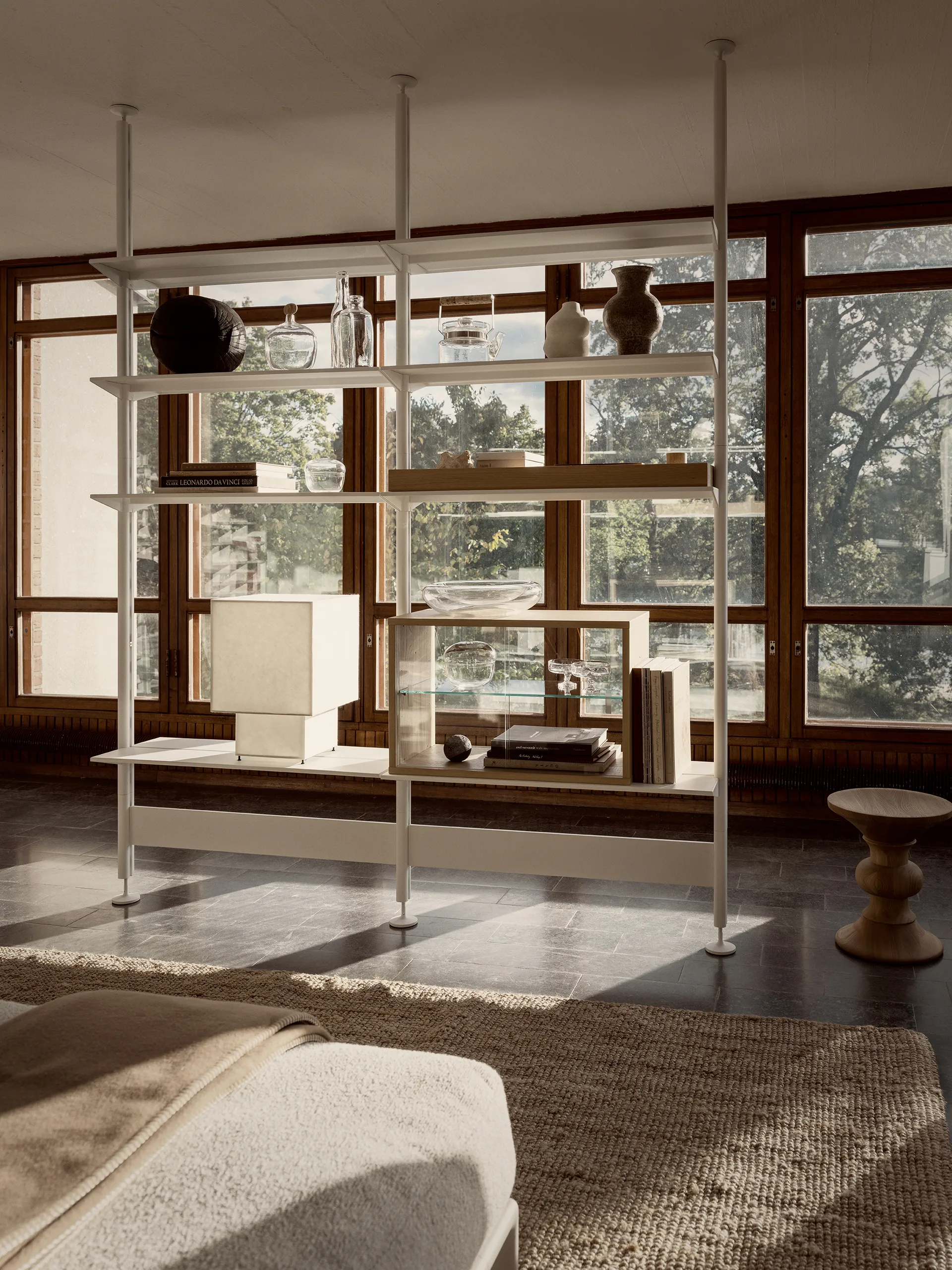 Witryna Pira, Dąb wybielany – szkło przejrzyste, 90x31 cm, 4 drzwi Pira