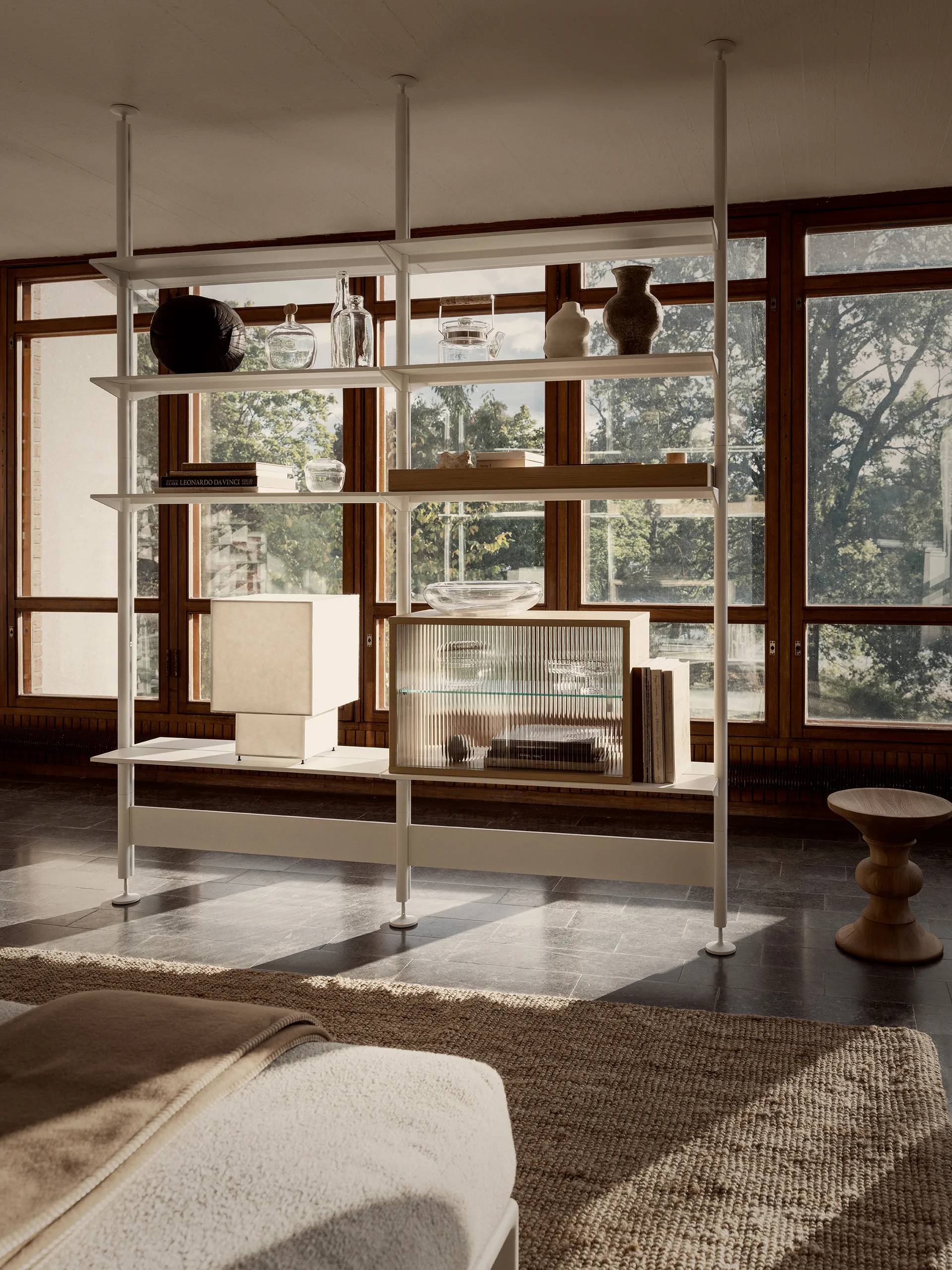 Witryna Pira, Dąb wybielany – szkło ryflowane, 90x31 cm, 4 drzwi Pira