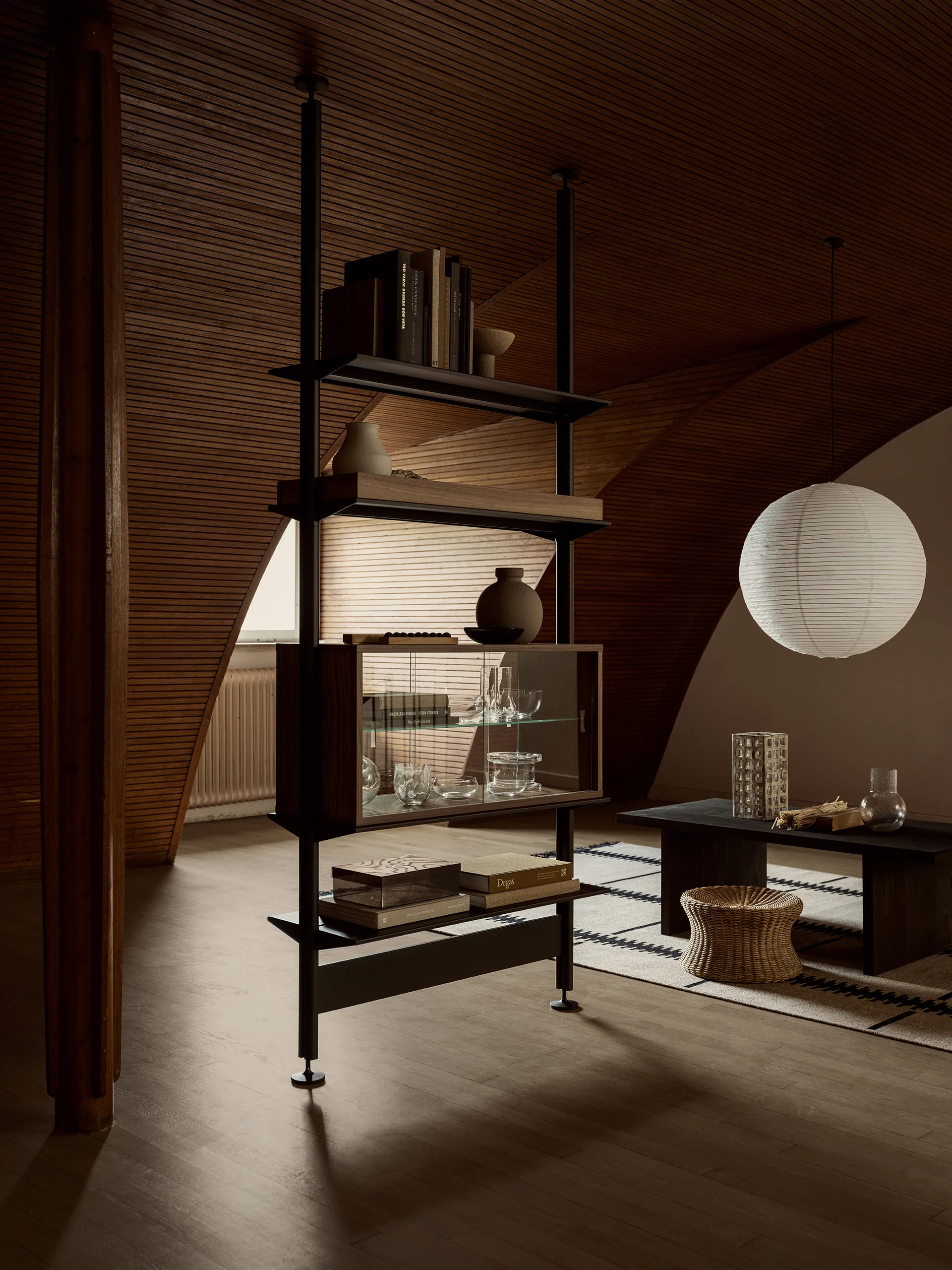 Witryna Pira, Orzech włoski – szkło przejrzyste, 70x31 cm, tył szklany Pira