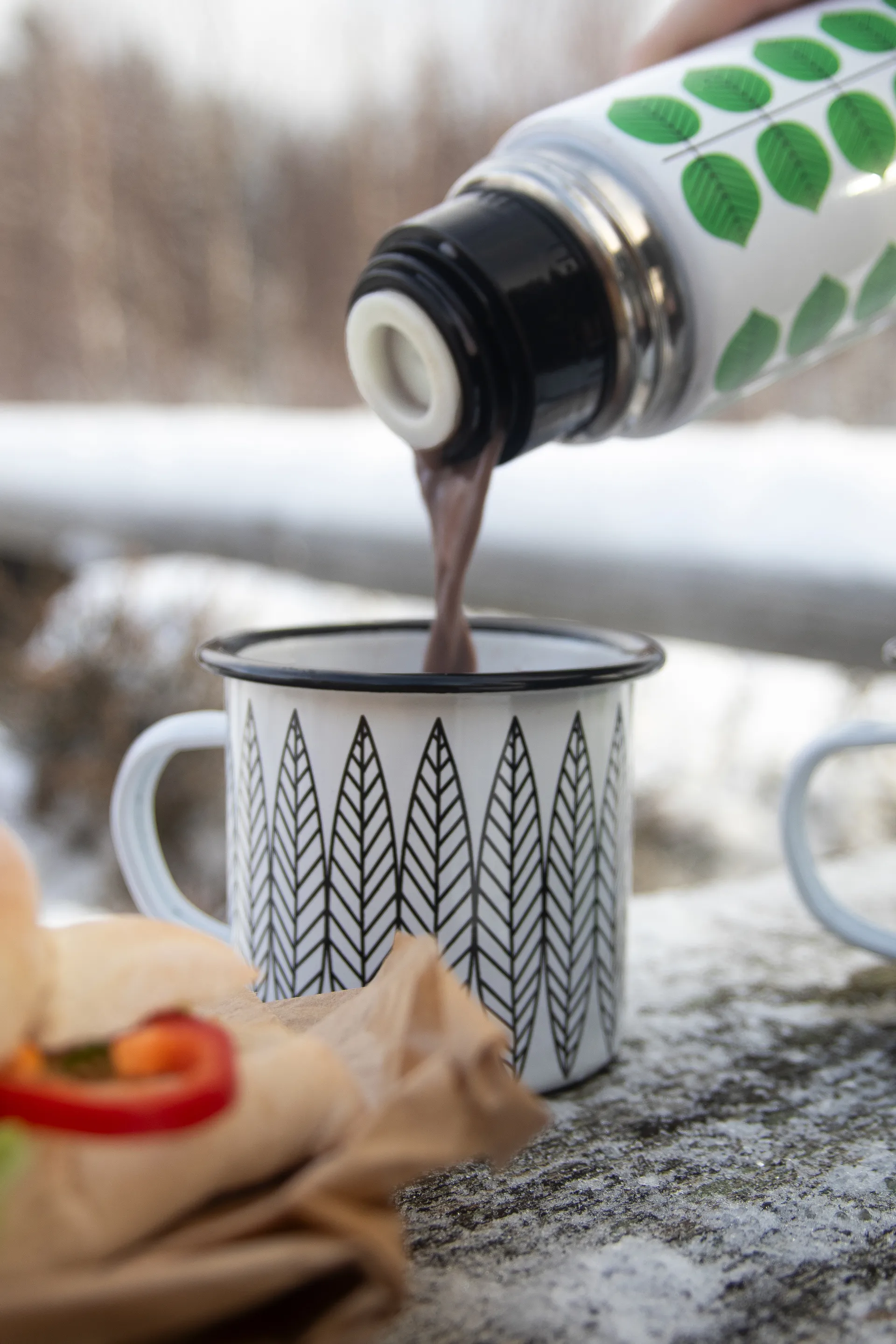 Kubek emaliowany Salix, Biało-czarny Pluto Design