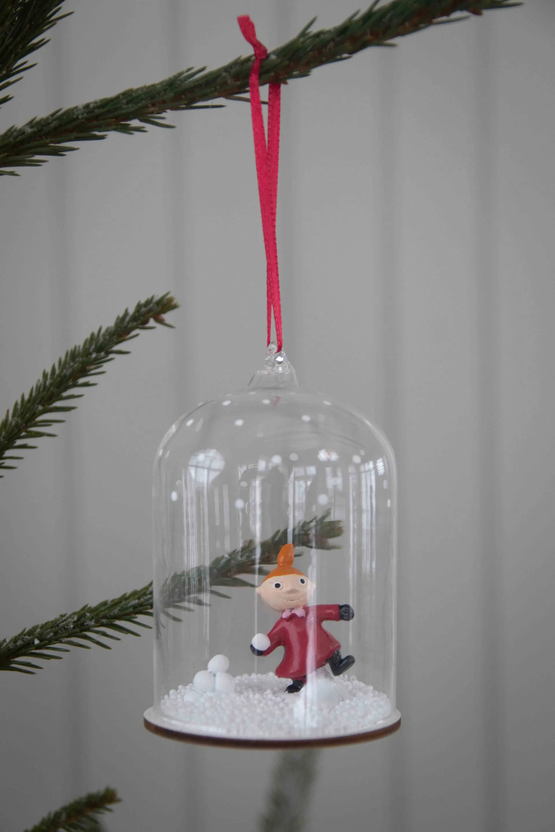 Zawieszka świąteczna Muminki - kula śnieżna, Mała Mi Pluto Design