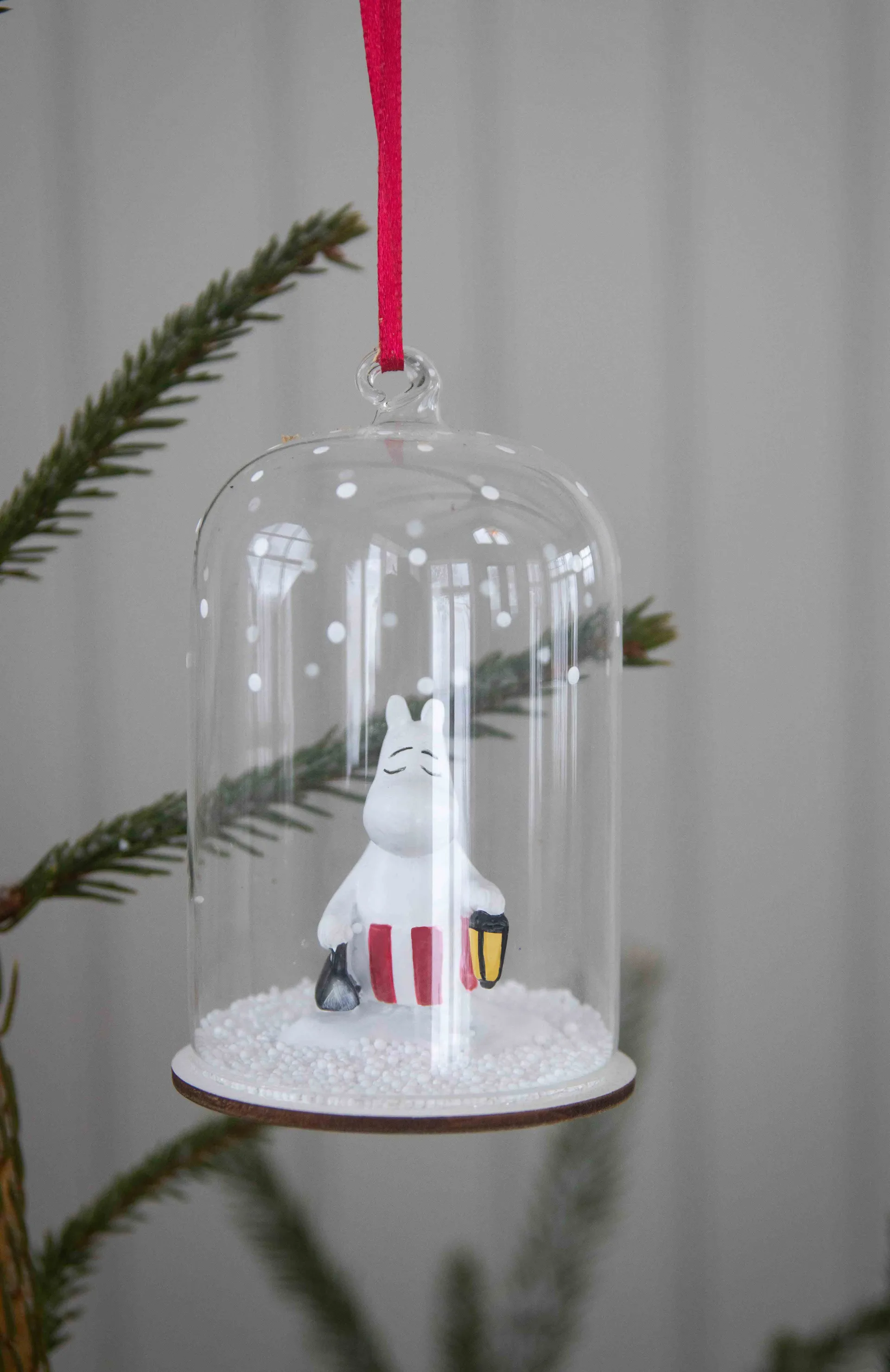 Zawieszka świąteczna Muminki - kula śnieżna, Mama Muminka Pluto Design