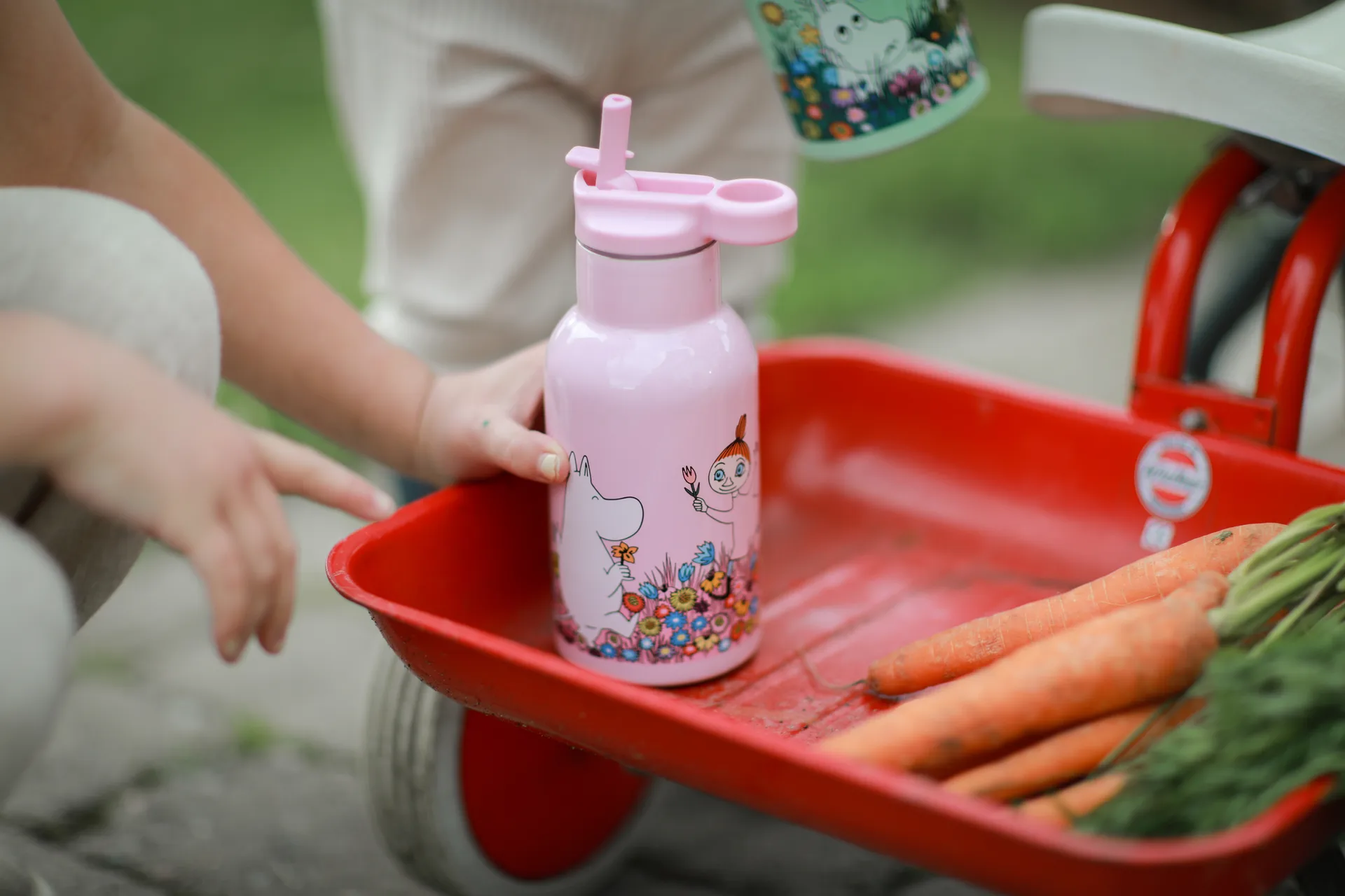 Butelka na wodę Muminki Łąka 340 ml, Różowy Rätt Start