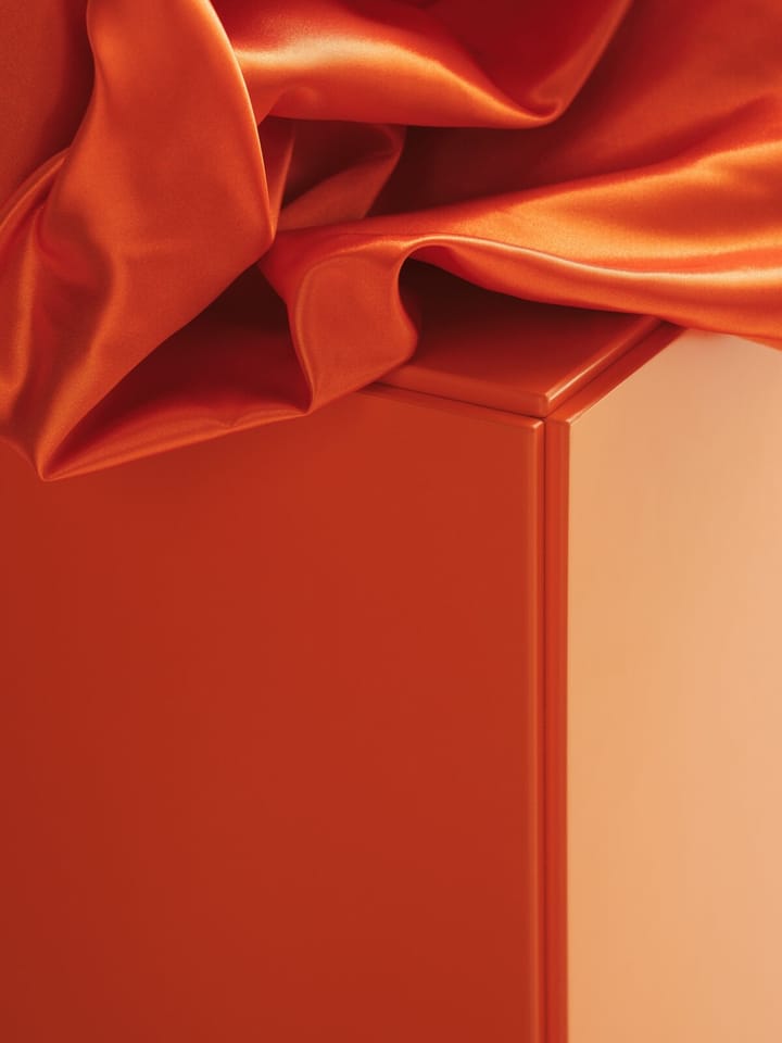 Komoda Relief - niska na nogach 123x46,6 cm pomarańczowa - undefined - Relief