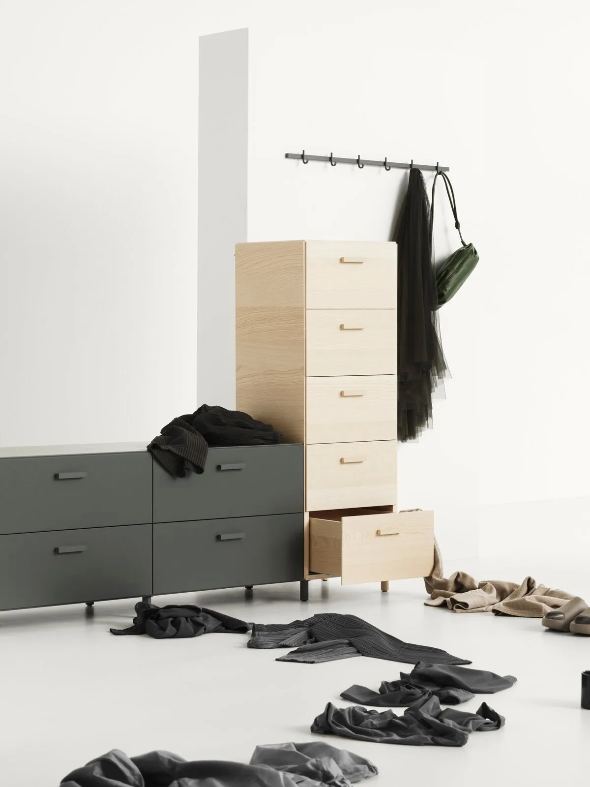 Komoda Relief - niska na nogach 123x46,6 cm szara,  Relief