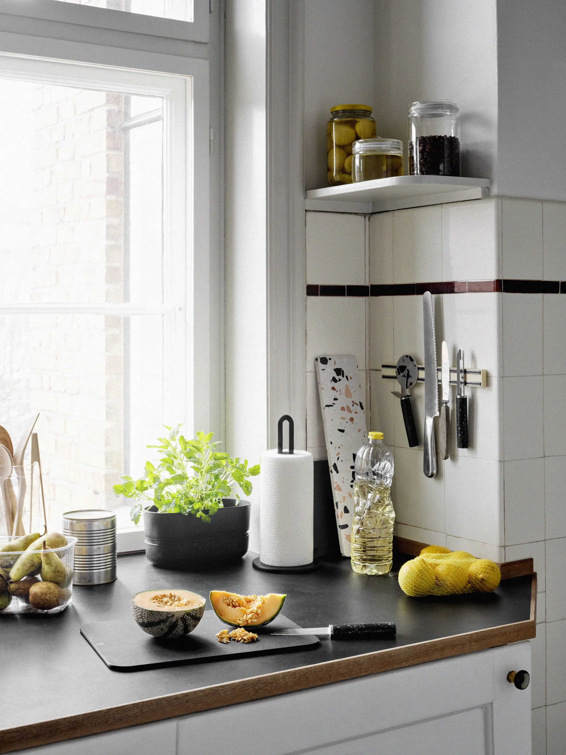 Stojak na ręcznik papierowy SPIN-IT, Black RIG-TIG