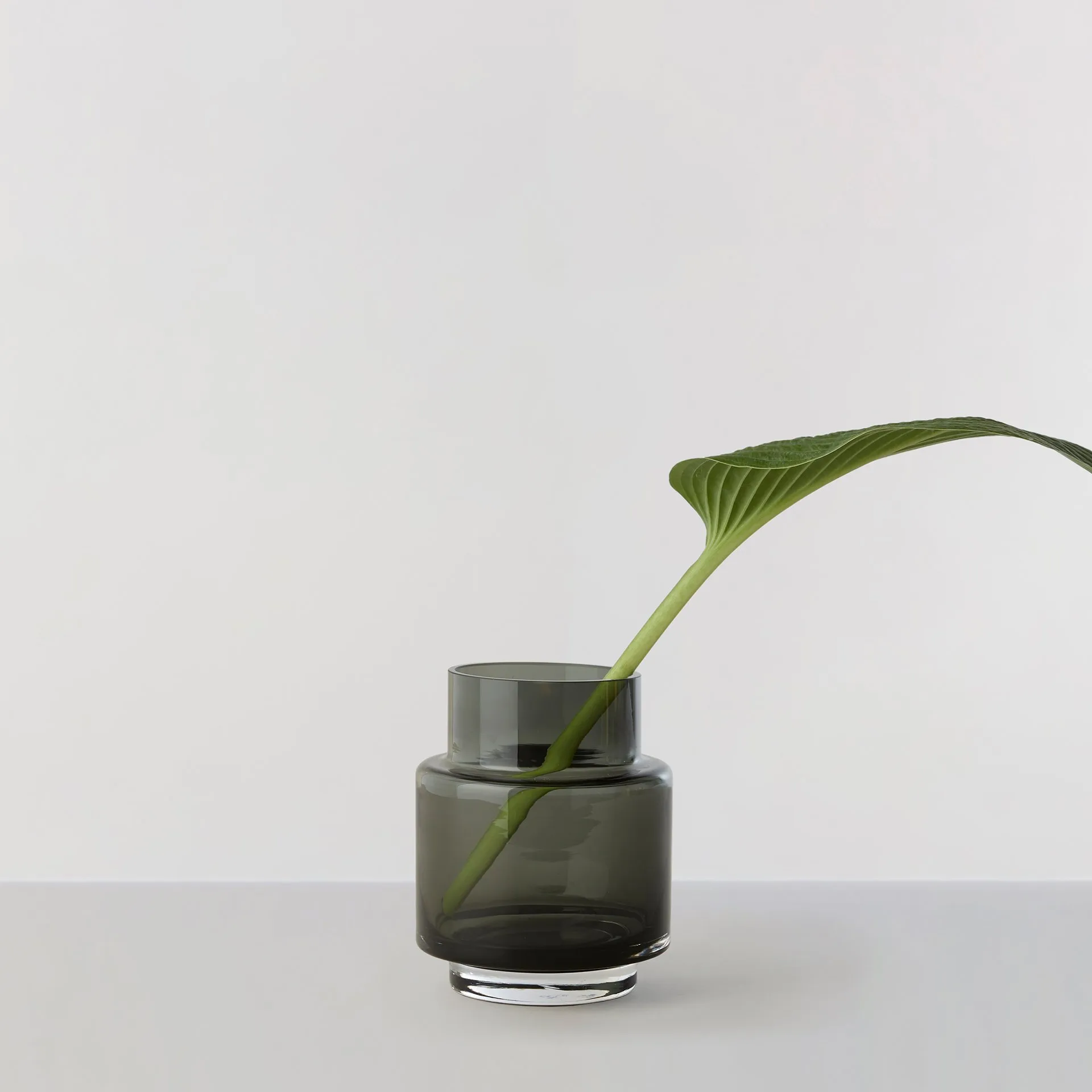 
Hurricane no. 53, Smoked grey Ro Collection