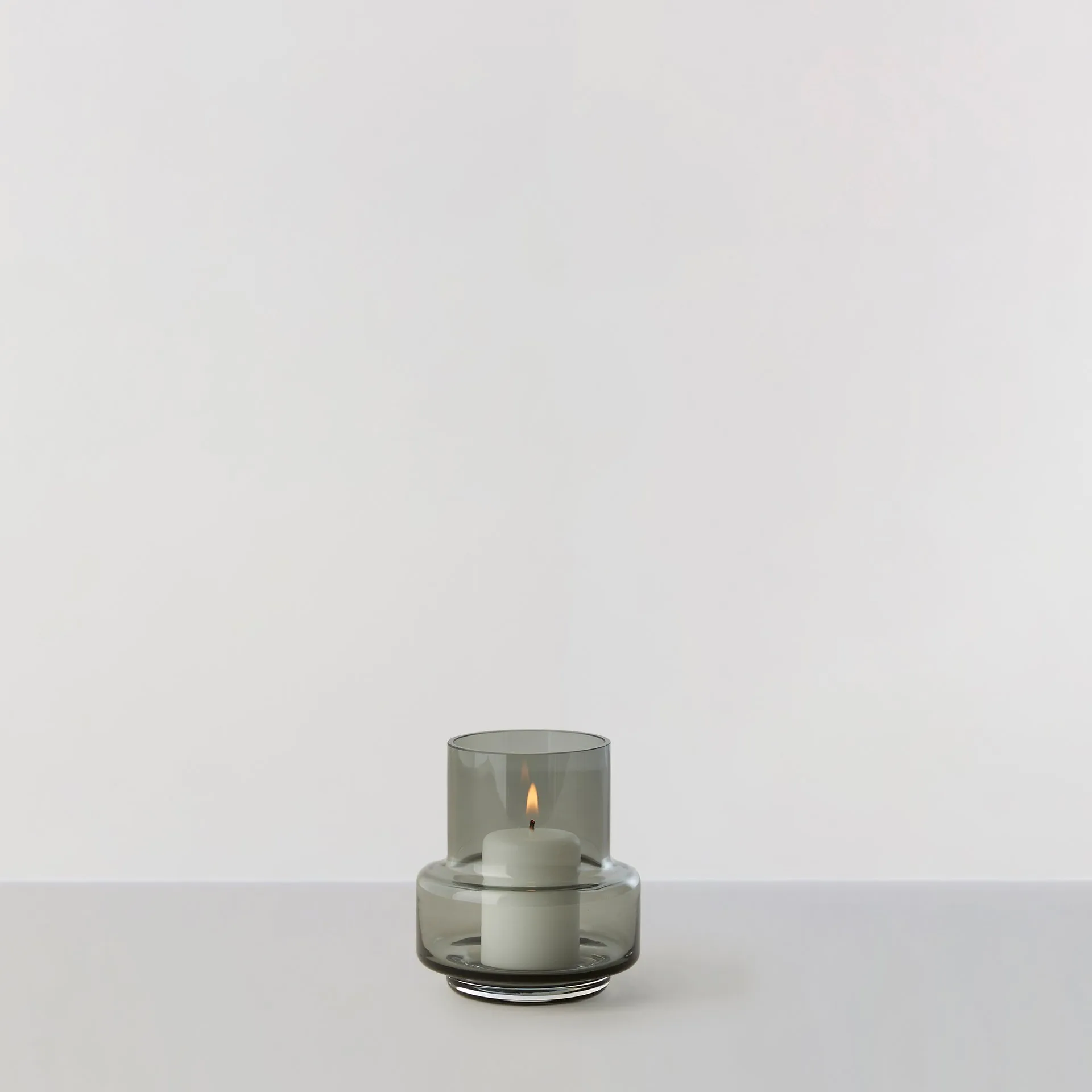 
Hurricane tealight no. 25, Smoked grey Ro Collection