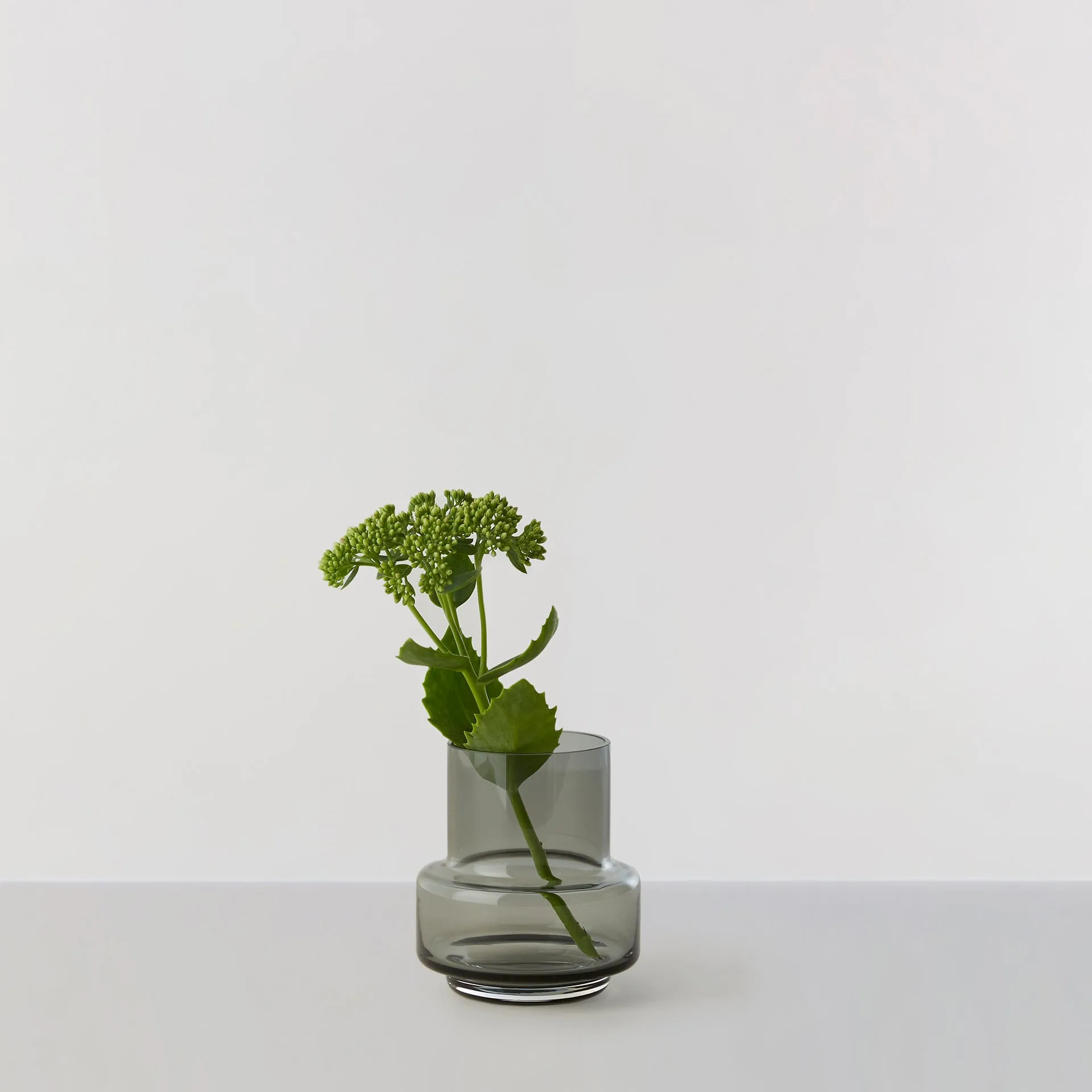 
Hurricane tealight no. 25, Smoked grey Ro Collection