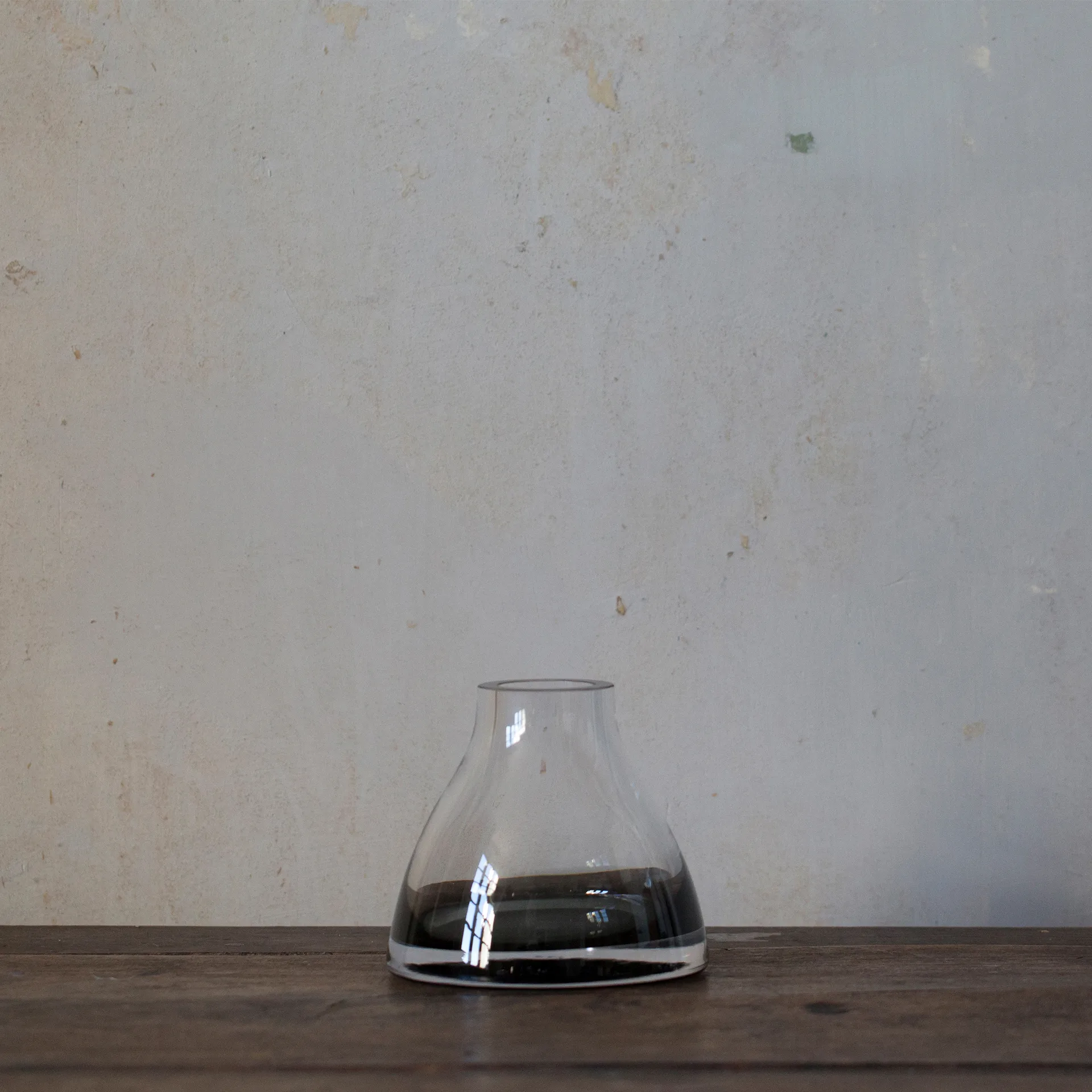 Wazon na kwiaty nr 1, Smoked grey Ro Collection