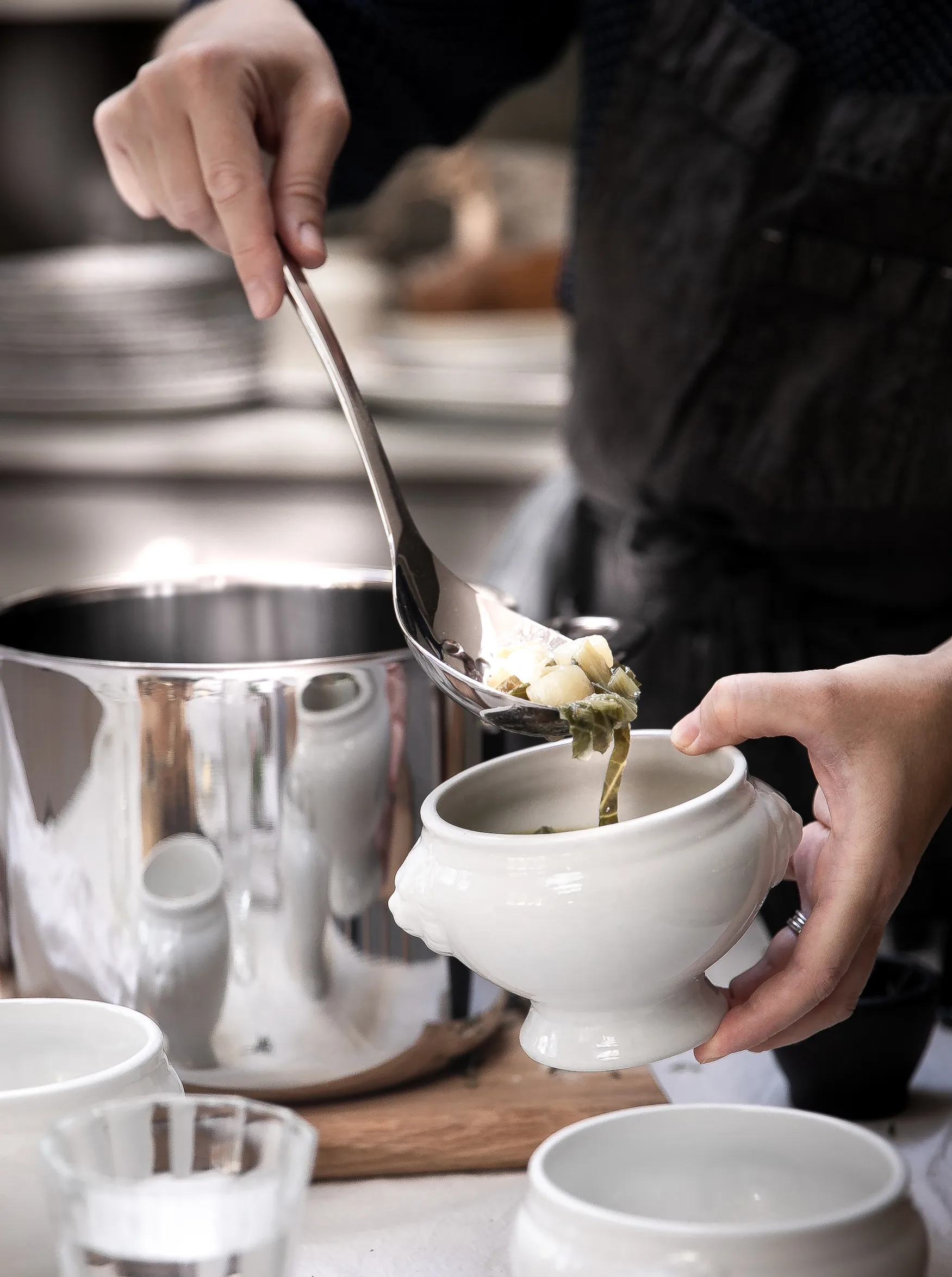 Głęboka łyżka do serwowania Signature 32 cm, Stal nierdzewna Robert Welch