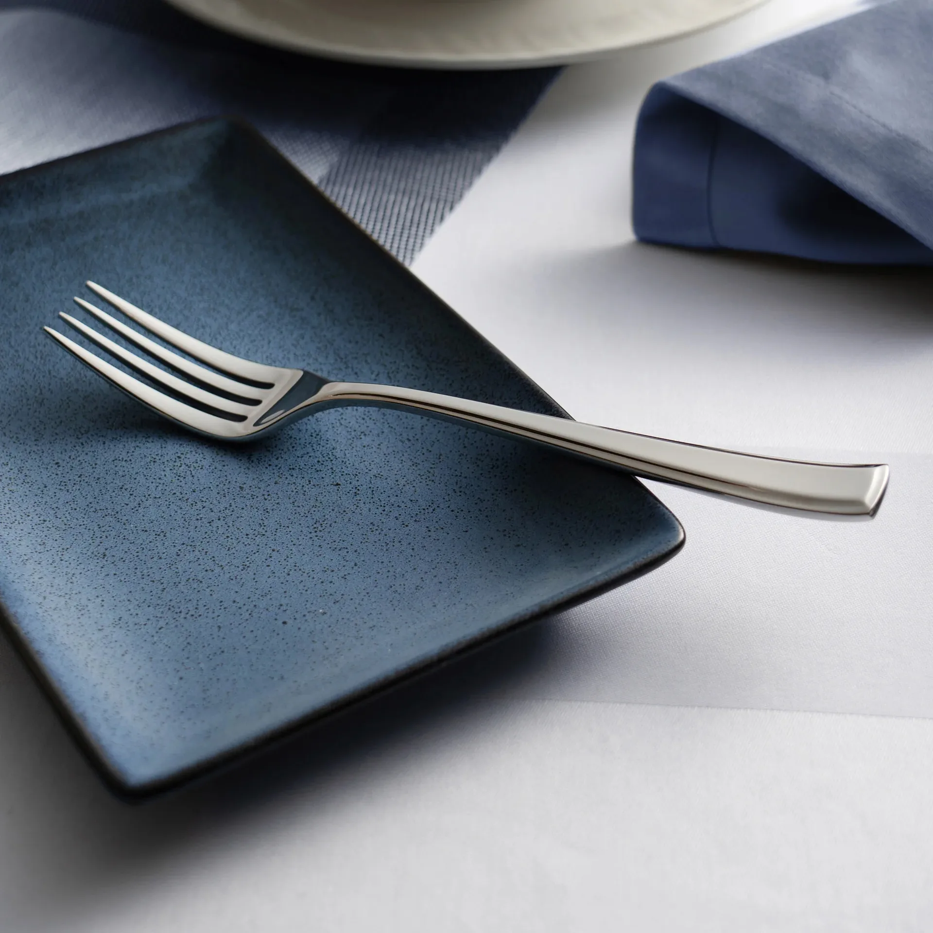 Widelec do serwowania Fairford bright, Stal nierdzewna, 23,1 cm Robert Welch