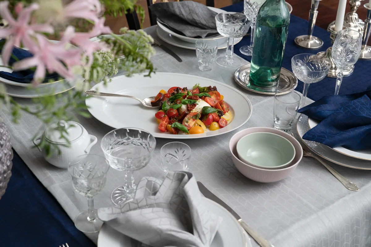 Miska Swedish Grace z pokrywką 40 cl, Śnieg (biały) Rörstrand