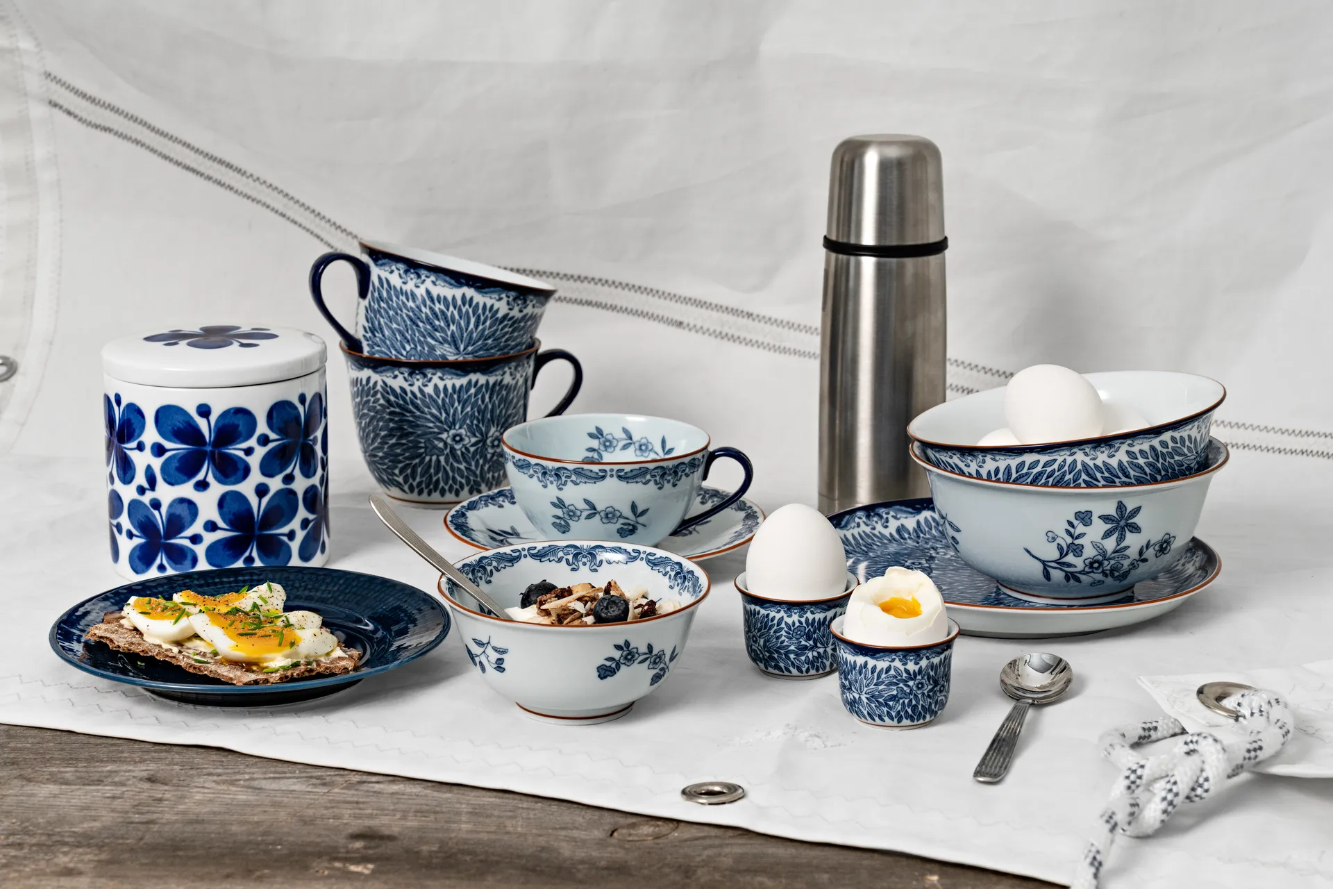 Pudełko prezentowe Kubek Ostindia z podstawką 16 cl, Niebiesko-biały Rörstrand