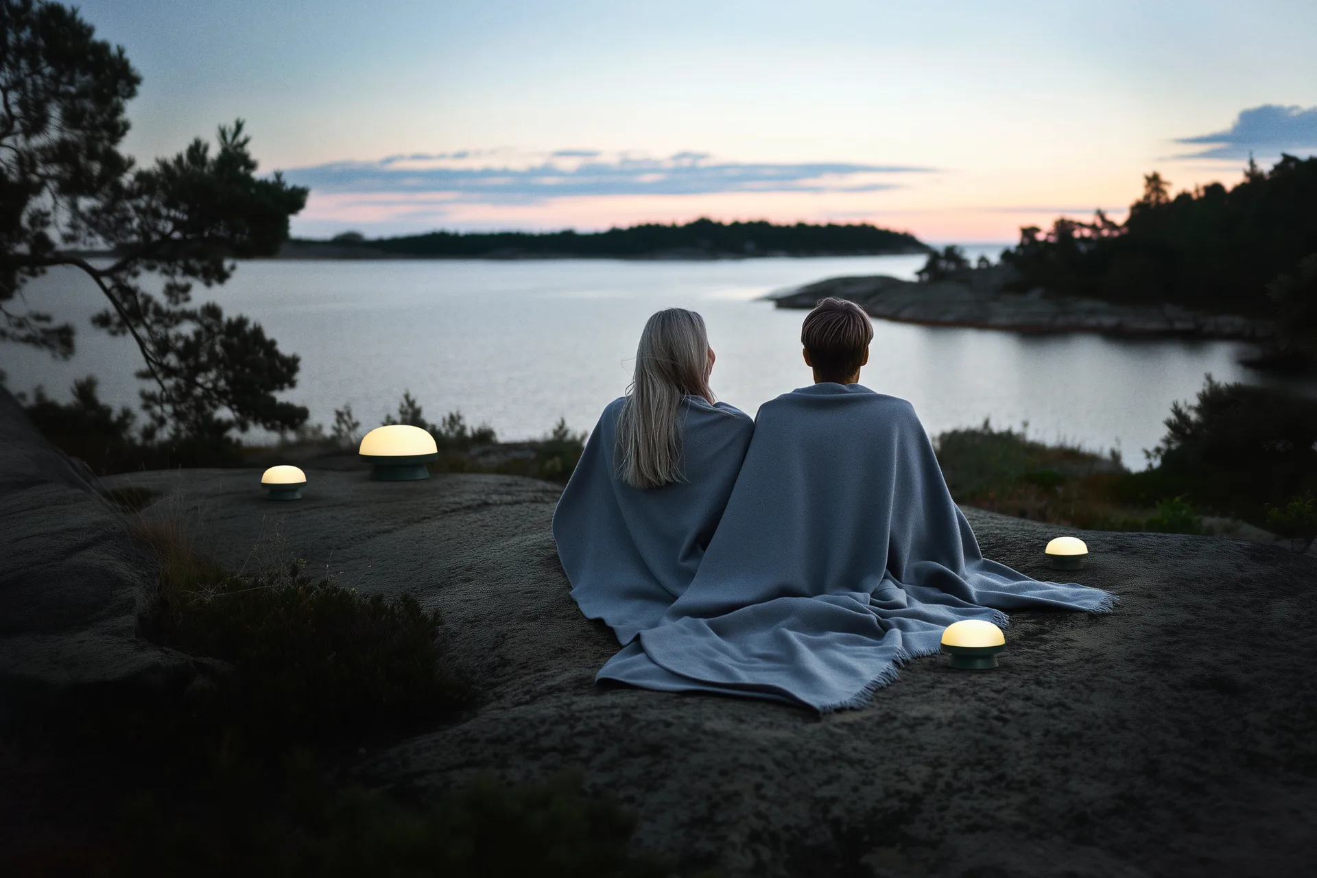 Lampa solarna Soft Spot Dots Ø11,5 cm, Forest green Rosendahl