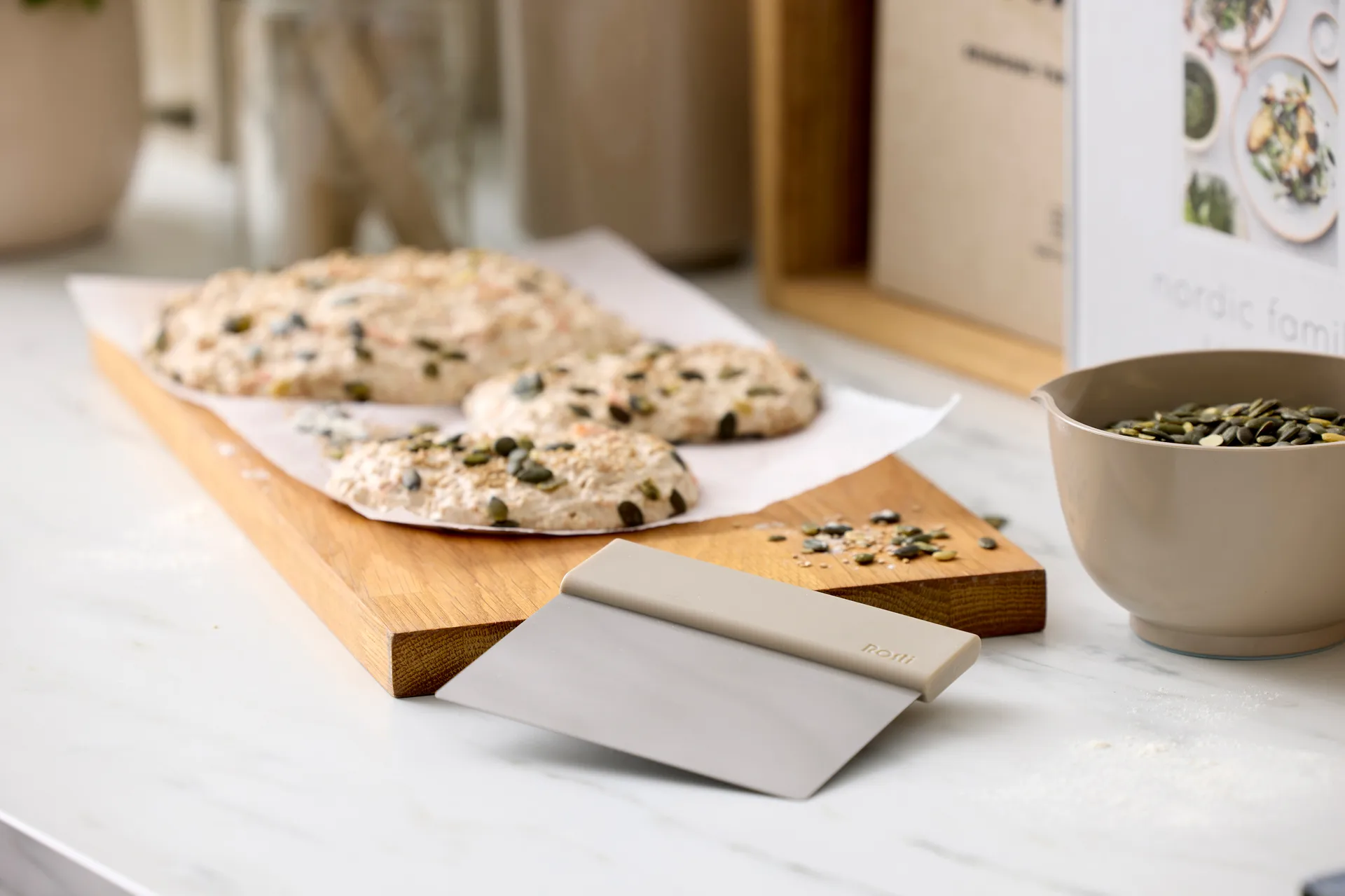 Emma krajalnica do ciasta, stalowa, Humus Rosti