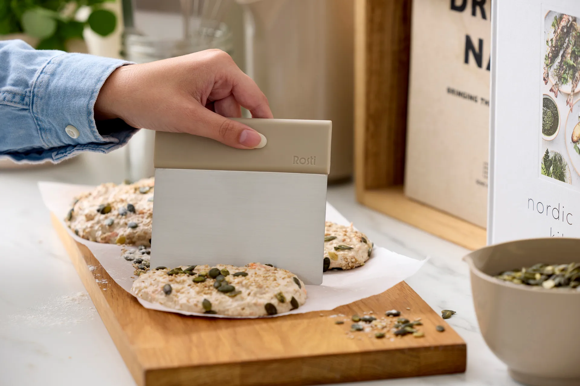 Emma krajalnica do ciasta, stalowa, Humus Rosti