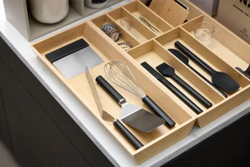 Emma nóż szpachlowy wąski stal 33 cm - Czarny - Rosti