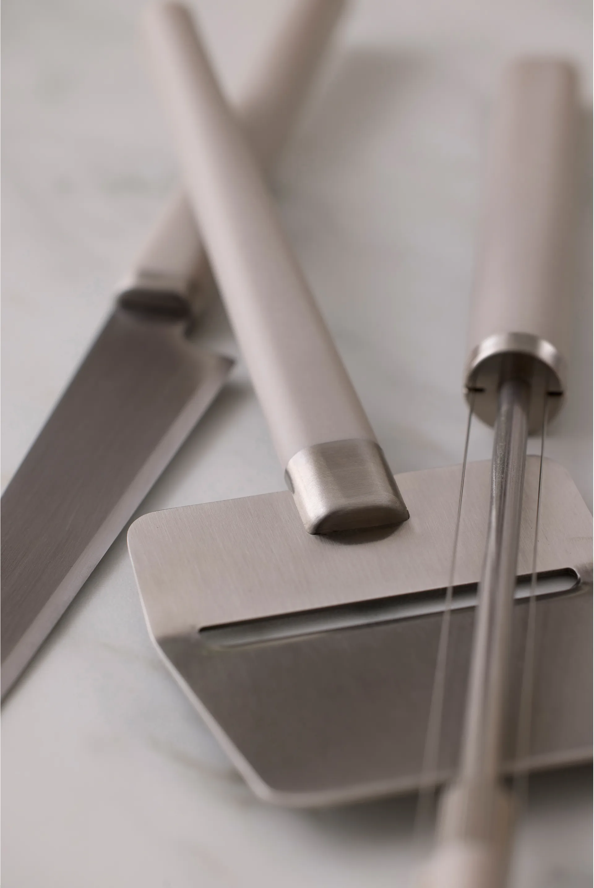 Skrawak do sera Emma 19 cm, Humus Rosti