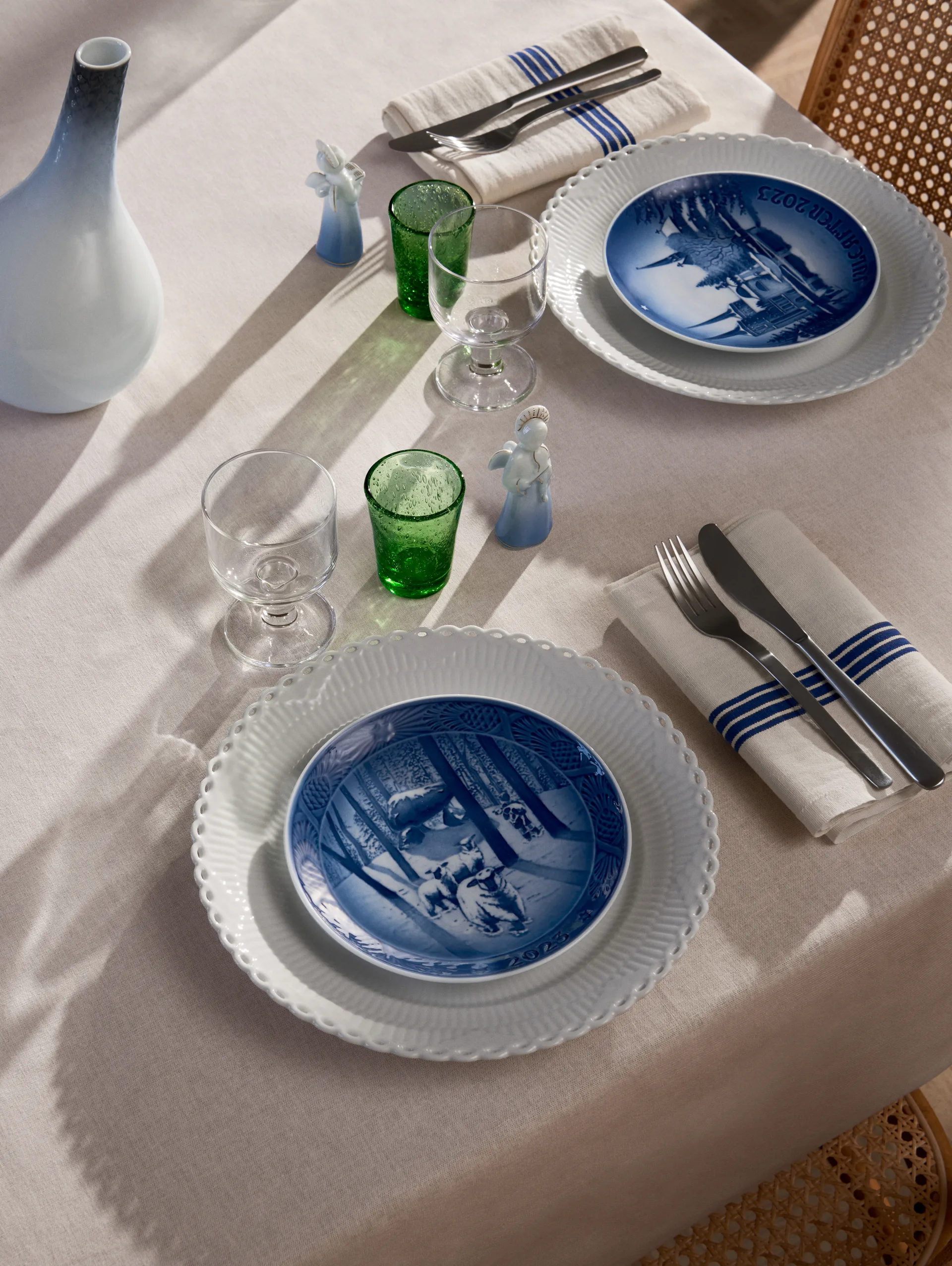 Bing & Grøndahl Collectibles talerz świąteczny 2023, Christmas in Roskilde Ø18 cm Royal Copenhagen