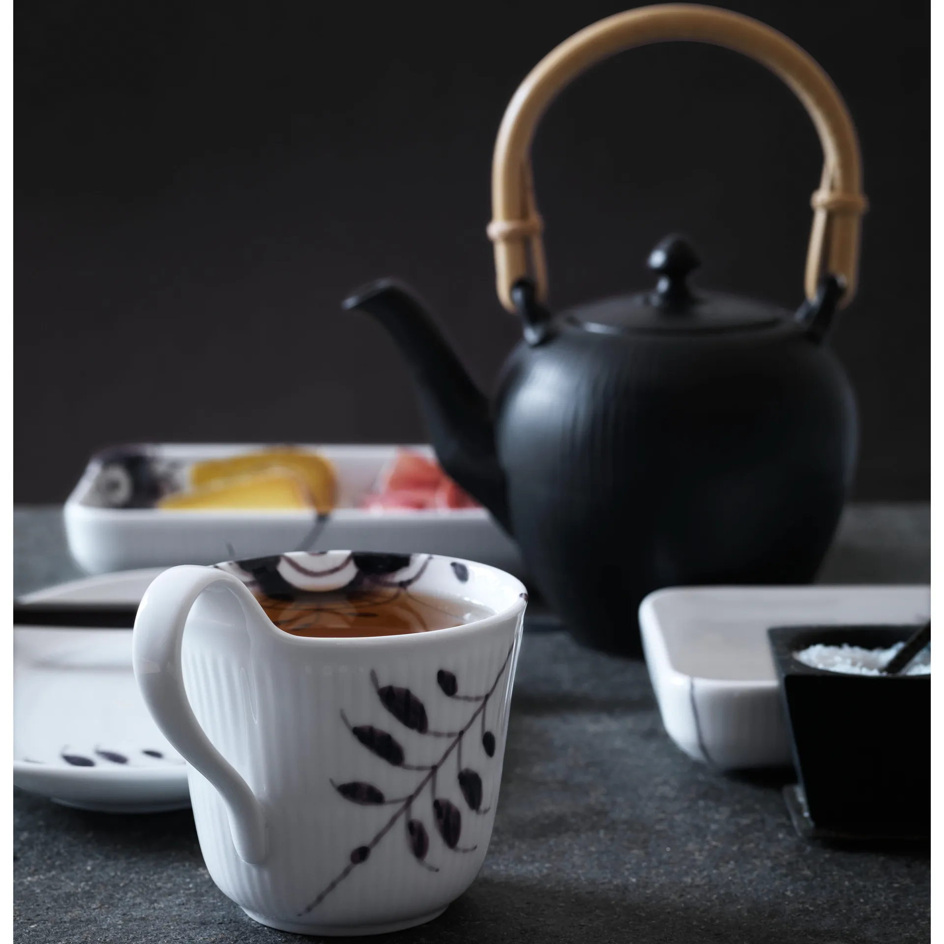 Black Fluted Mega filiżanka z wysokim uchwytem, 330 ml Royal Copenhagen