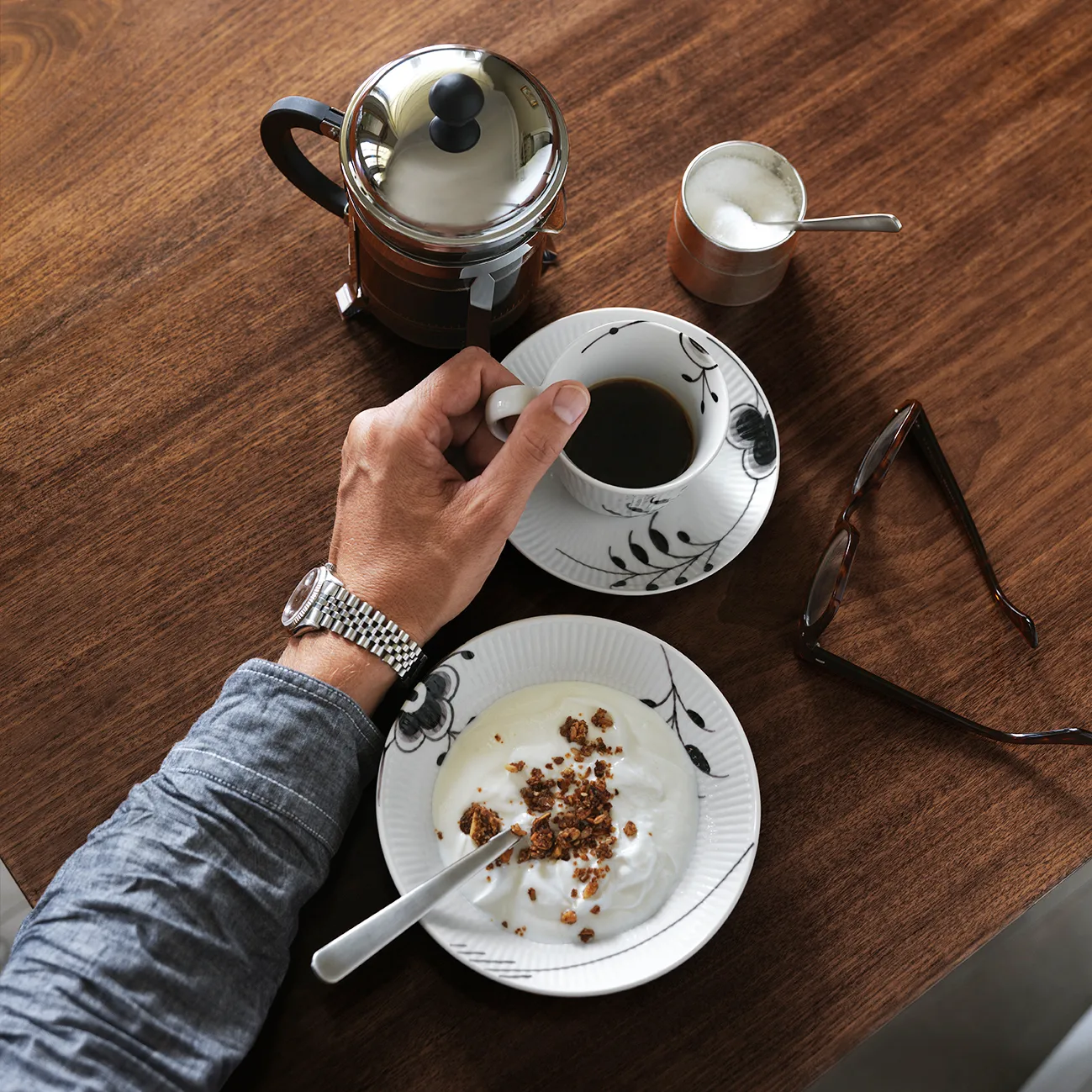 Black Fluted Mega filiżanka ze spodkiem 2, 250 ml-wysoki uchwyt Royal Copenhagen