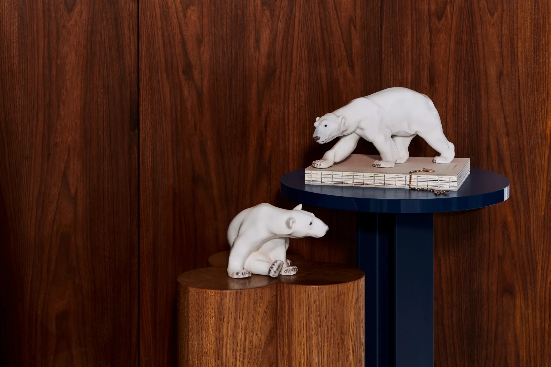 Dekoracja Royal Copenhagen siedzący niedźwiedź polarny, 12 cm Royal Copenhagen