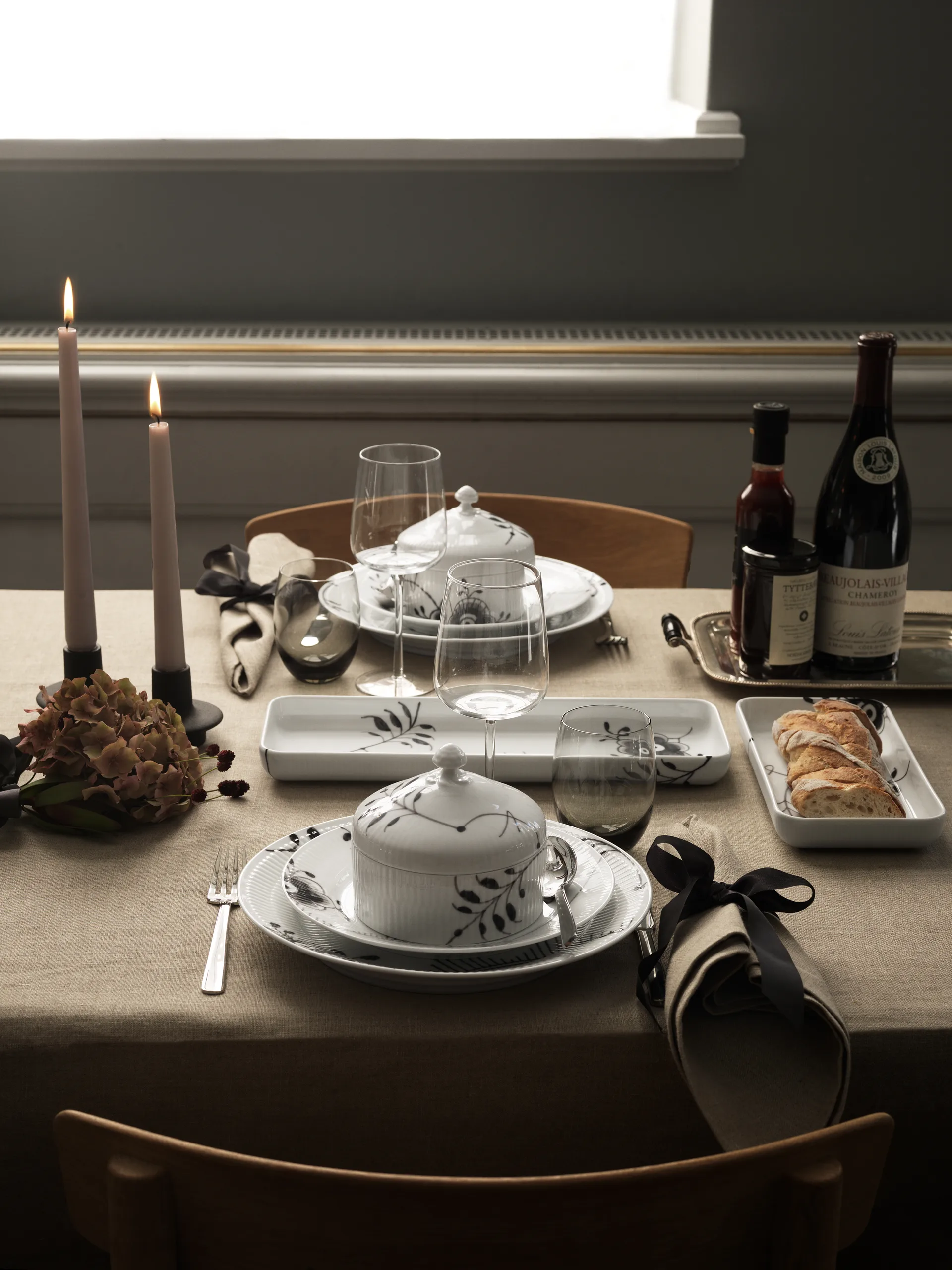 Talerz Black Fluted Mega 2, Ø22 cm Royal Copenhagen