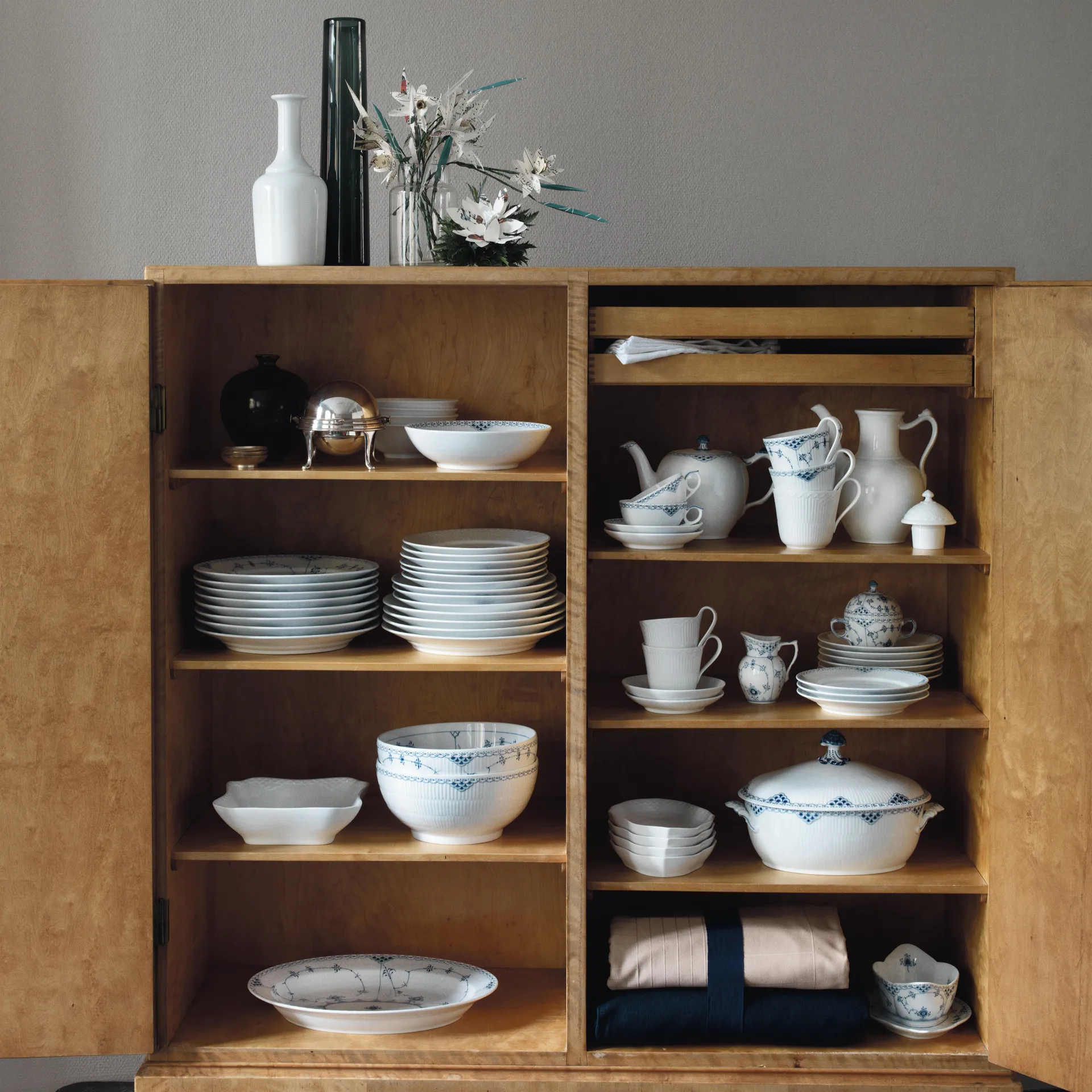 White Fluted Half Lace filiżanka z wysokim uchwytem, 330 ml Royal Copenhagen